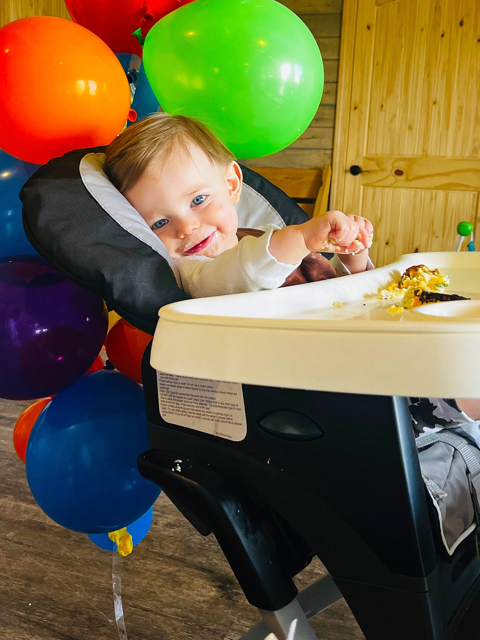 Kaiser is registered to the contest to win money with this photo: baby_playing_with_toys, baby_toddler_clothing, balloon, beauty, child, electric_blue, event, fun, happy, leisure, party, party_supply, person, photograph, play, sitting, smile, snapshot, t_shirt, table