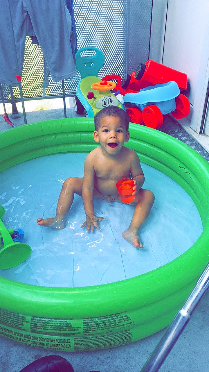 Marley-djibril a rejoint le concours — aidez-le/la à gagner de superbes lots ! baby_products, bathing, bathtub, child, fun, games, inflatable, leisure, person, play, product, recreation, swimming_pool