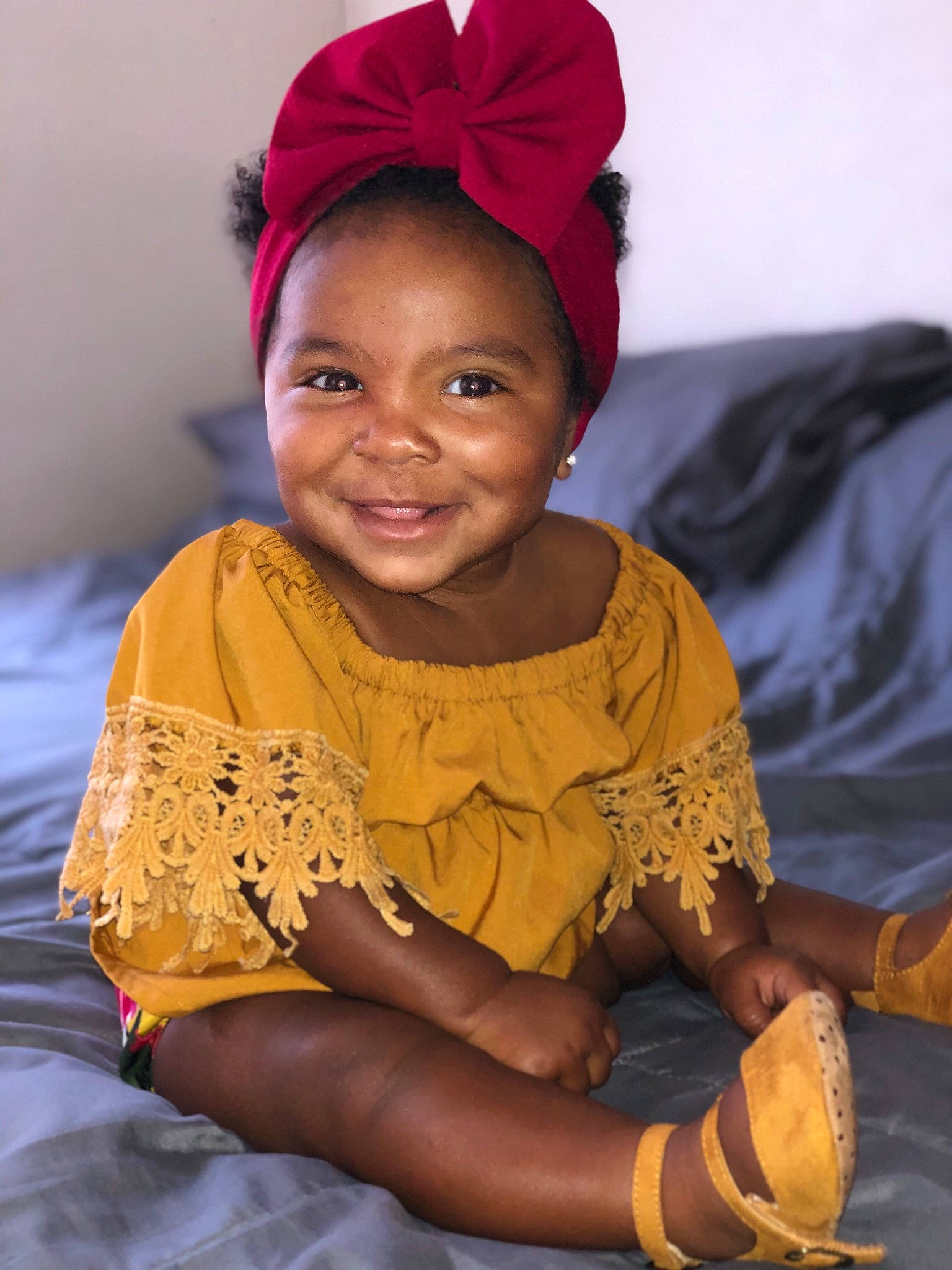 Amayah is registered to the contest to win money with this photo: adaptation, child, child_model, face, head, headgear, joy, people, person, sitting, smile, tradition, turban, yellow