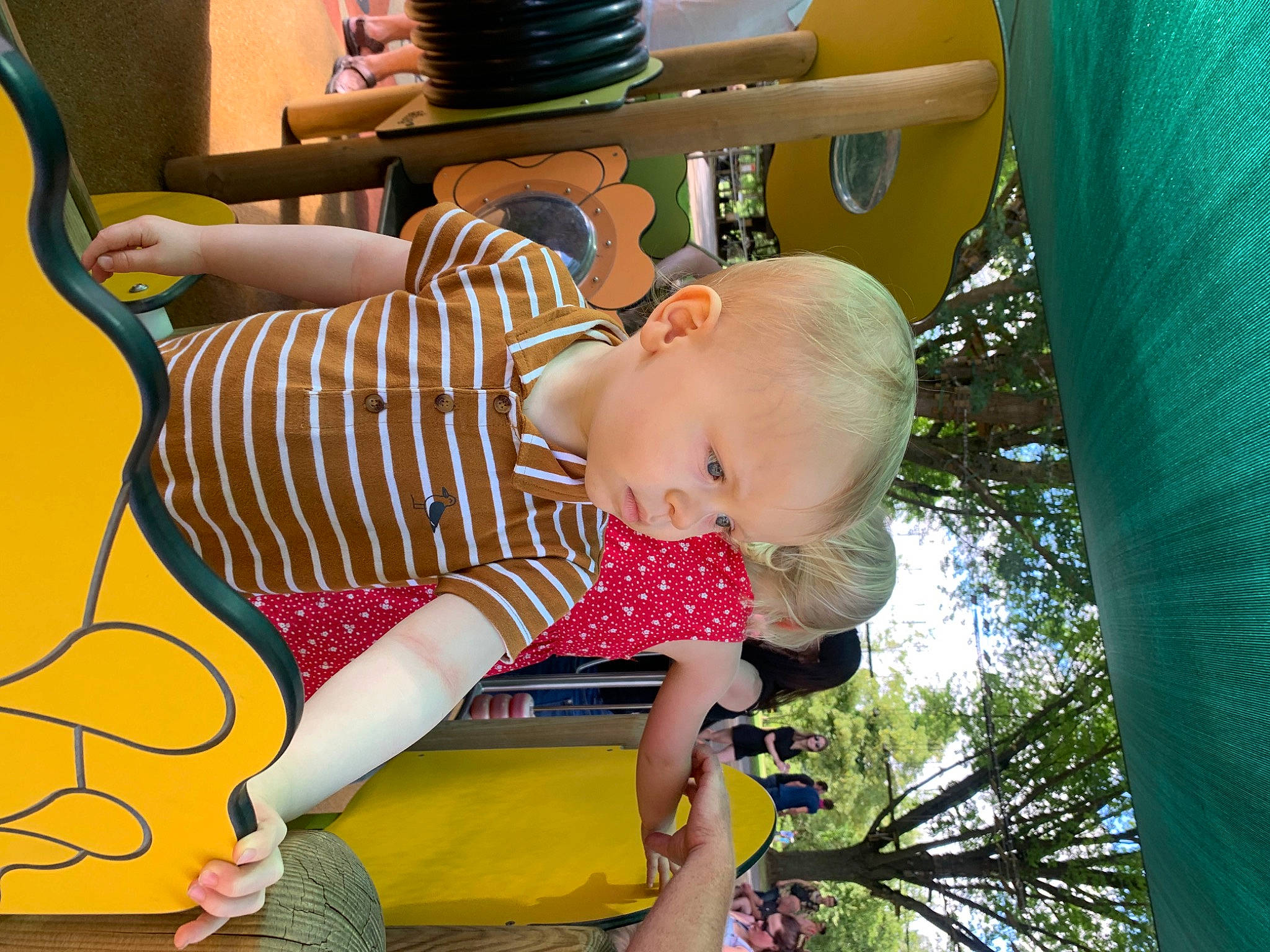 Raphael participe au concours pour gagner de l'argent avec cette photo : arm, baby, baby_toddler_clothing, chair, fun, glasses, grass, hairstyle, happy, leg, leisure, musical_instrument, person, public_space, recreation, smile, summer, sunglasses, toddler, tree