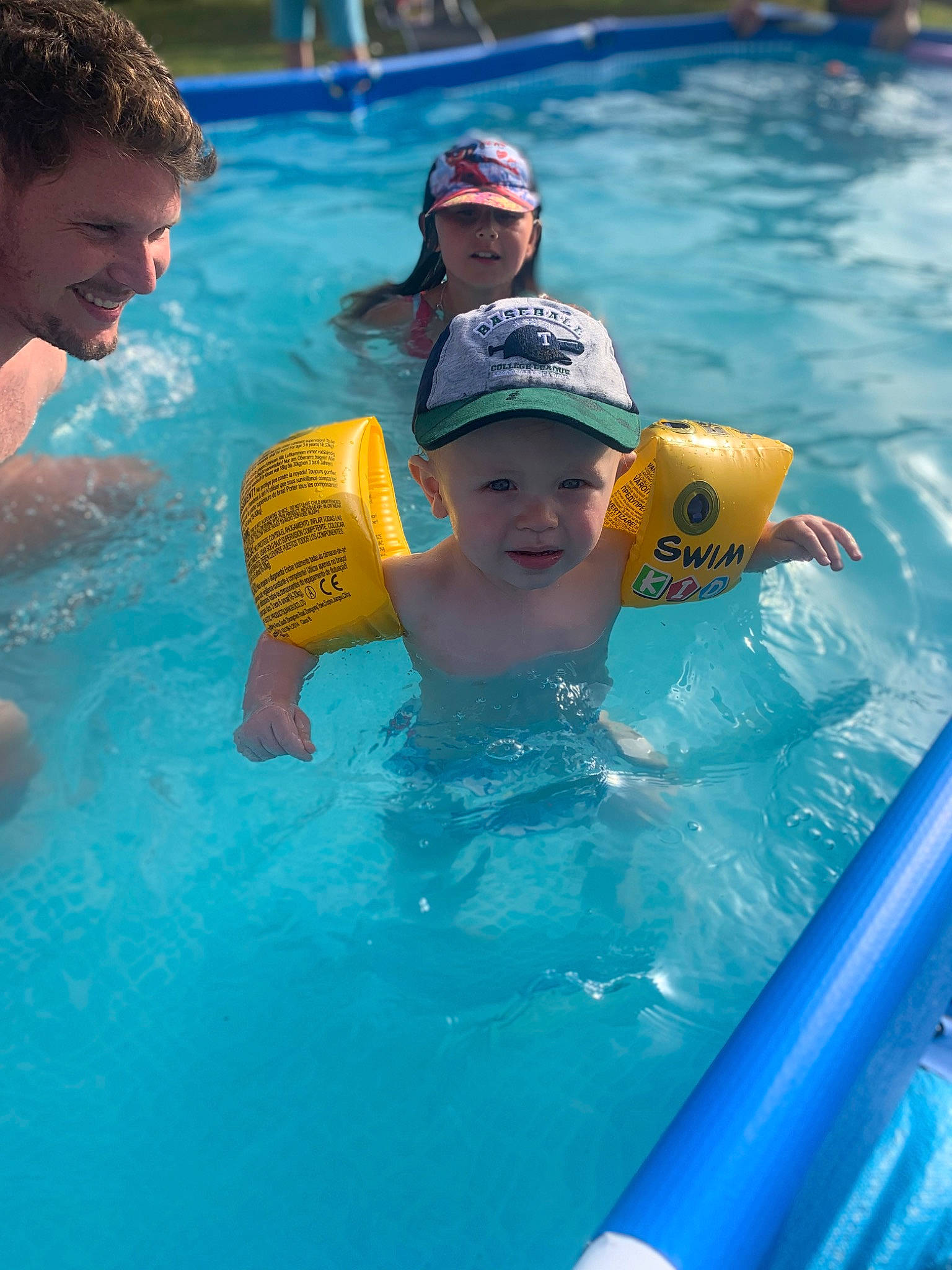 Raphael a rejoint le concours — aidez-le/la à gagner de superbes lots ! aqua, azure, bathing, blue, cap, child, fluid, fun, games, happy, headgear, headwear, inflatable, joy, leisure, muscle, outdoor_recreation, person, personal_protective_equipment, play