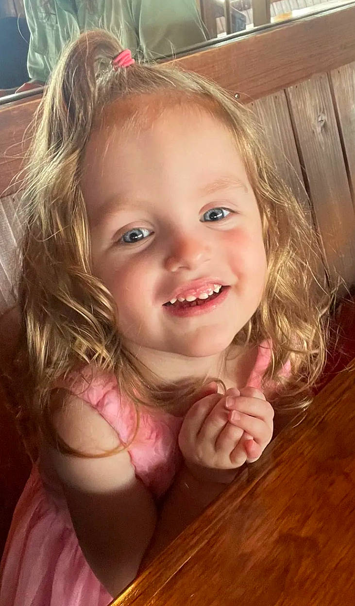 Kenna is registered to the contest to win money with this photo: cheek, chin, eyebrow, eyelash, facial_expression, gesture, hair, hand, happy, human_body, iris, jaw, joy, lip, mammal, mouth, nose, person, skin, smile