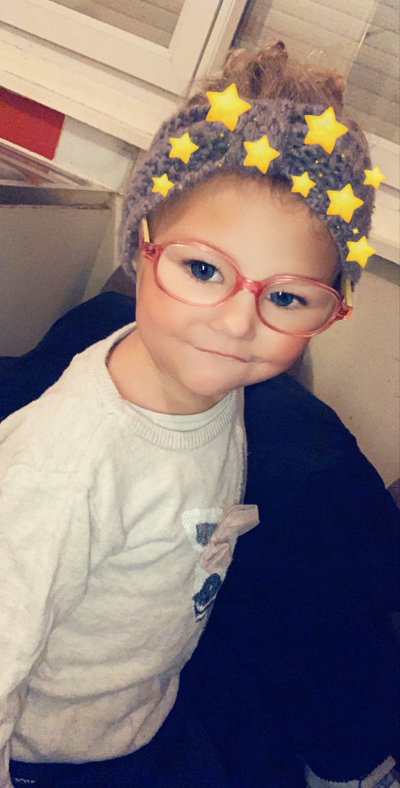 Kaïna a rejoint le concours — aidez-le/la à gagner de superbes lots ! beanie, cap, child, cool, eye, eyebrow, eyewear, face, fashion_accessory, forehead, glasses, hair_accessory, head, headgear, lip, nose, outerwear, person, photography, selfie