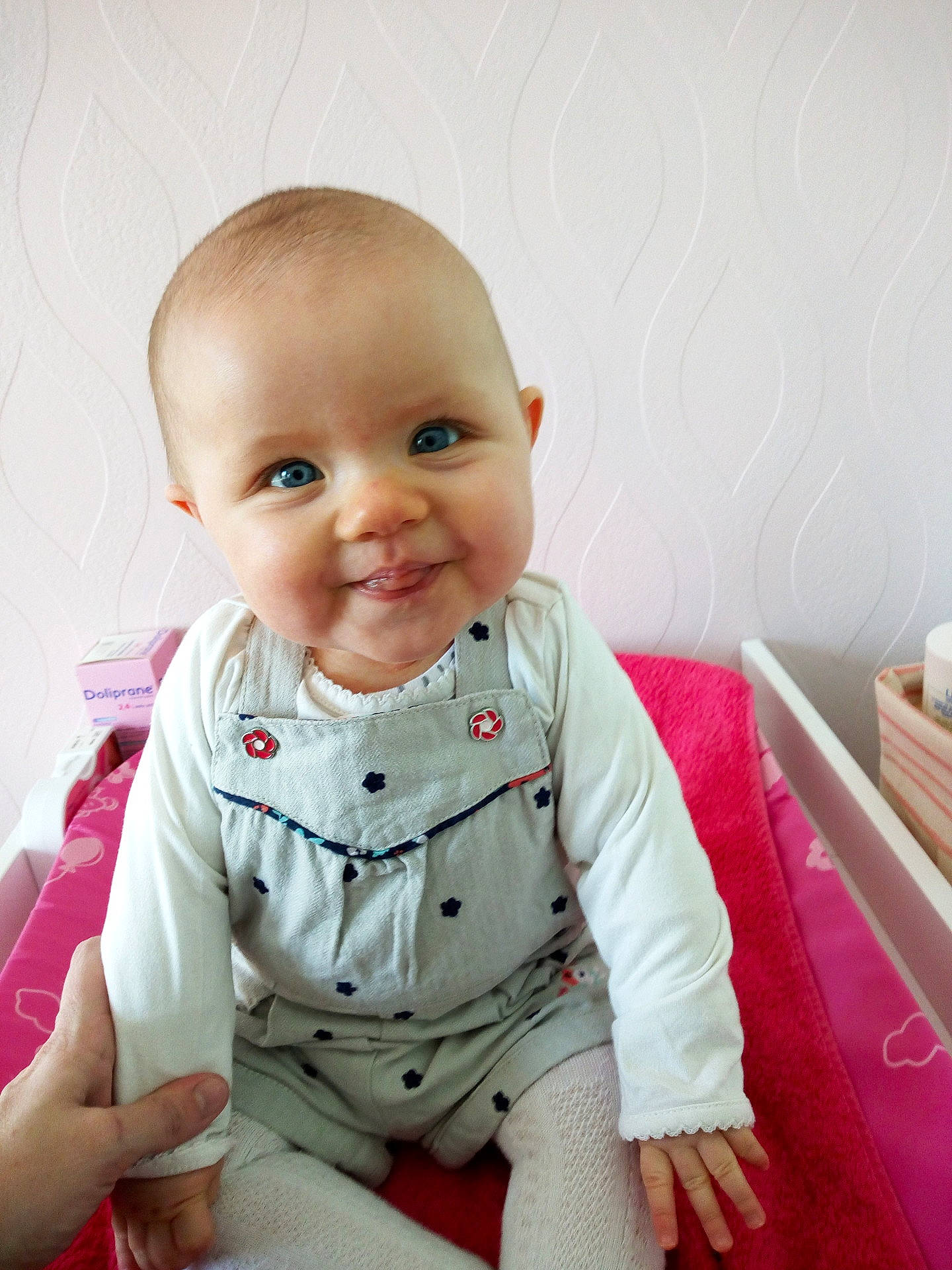 Maylis a rejoint le concours — aidez-le/la à gagner de superbes lots ! baby_products, boy, cheek, child, day, eye, girl, infant, joy, outerwear, person, pink, product, sitting, skin, sleeve, smile, standing, textile, toddler