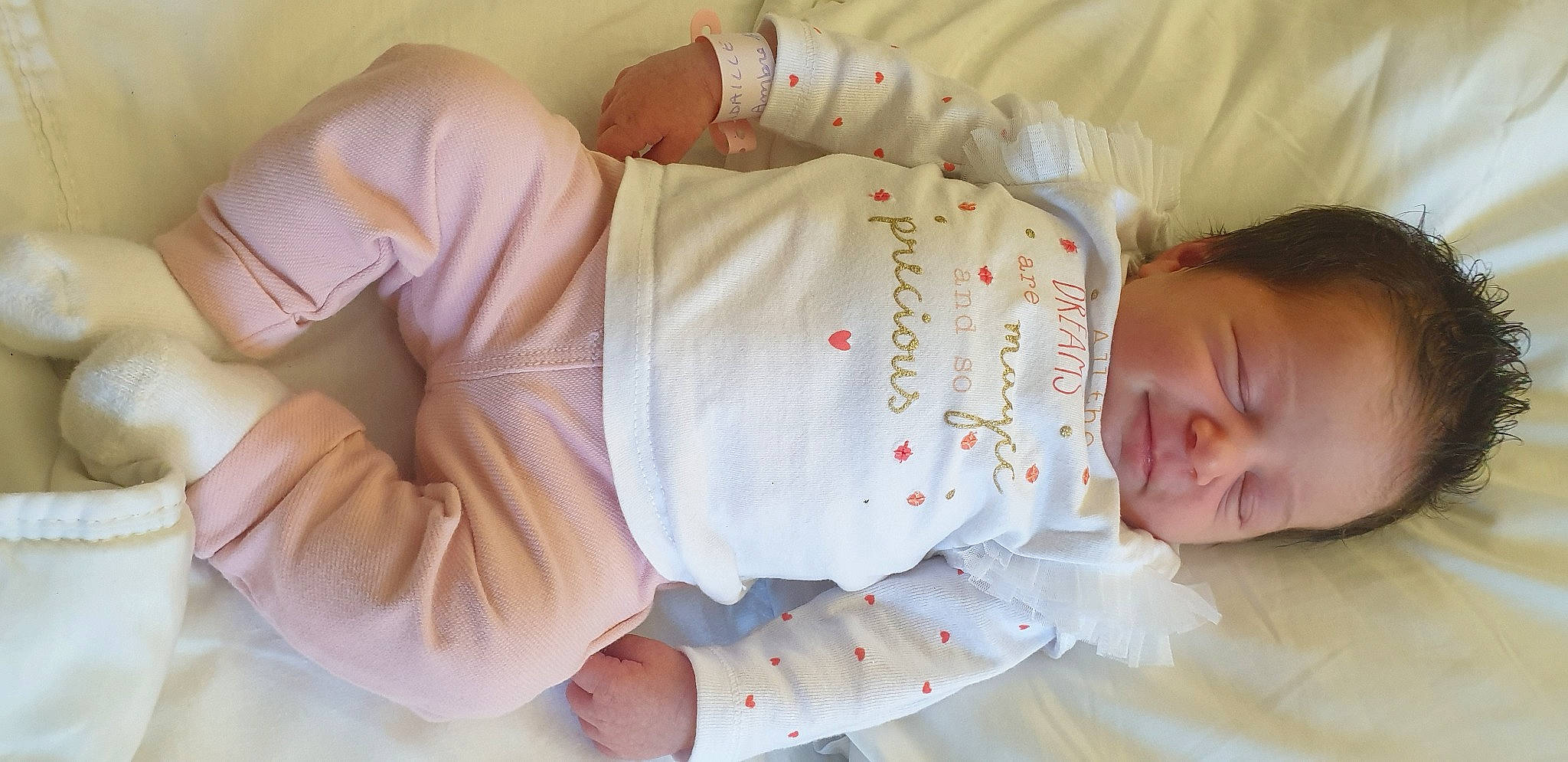 Ambre a rejoint le concours — aidez-le/la à gagner de superbes lots ! baby, baby_products, baby_sleeping, baby_toddler_clothing, child, nap, person, sleep, toddler