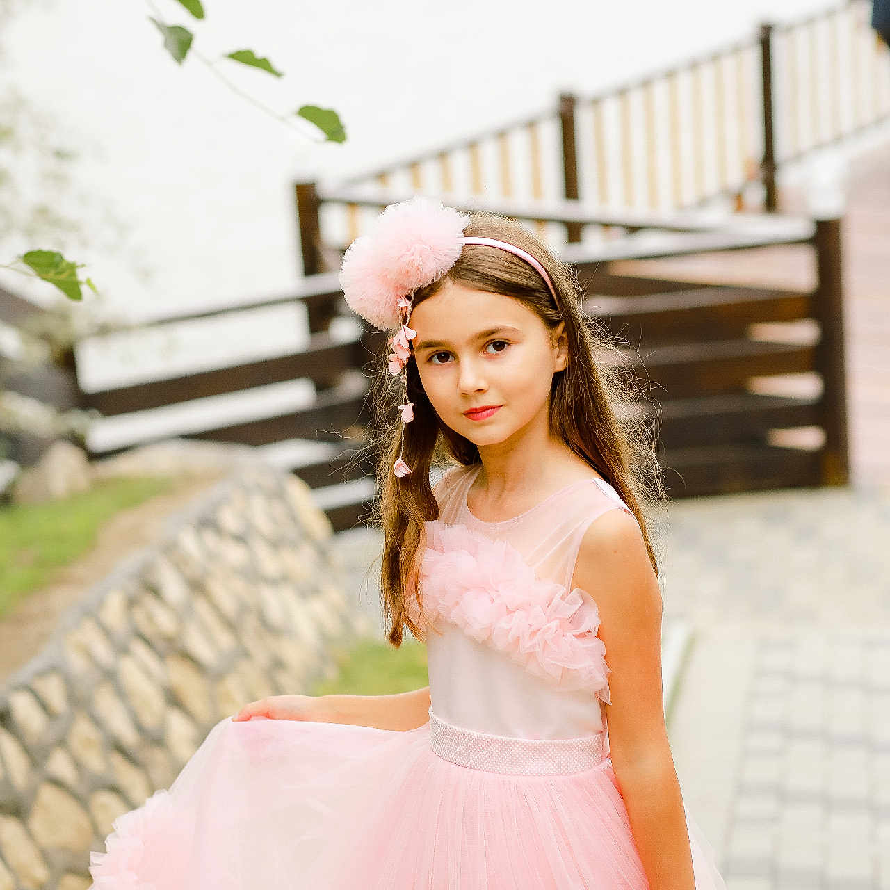 Margaretta participe au concours pour gagner de l'argent avec cette photo : child, clothing, dress, eveningdress, face, fashion, female, formalwear, girl, gown, happy, head, path, person, photography, portrait, smile, walkway, wedding, weddinggown