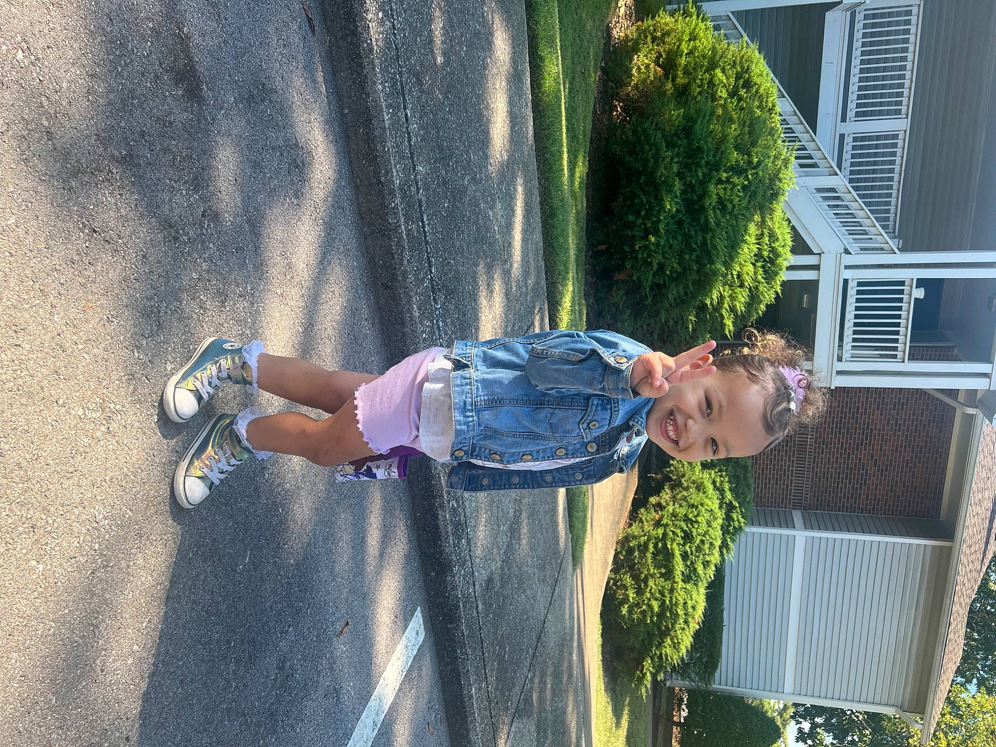 Arianna is registered to the contest to win money with this photo: denim, electric_blue, fun, garden, grass, happy, human_leg, joy, leisure, people_in_nature, person, plant, recreation, sandal, shadow, tree, vacation, window, yard