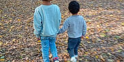 Noé a rejoint le concours — aidez-le/la à gagner de superbes lots ! children, walking, forest, autumn, leaves, nature, outdoor, path, holding_hands, curly_hair, casual_clothing, trees, bench, daylight, siblings, playful, young, toddler, jeans, sneakers
