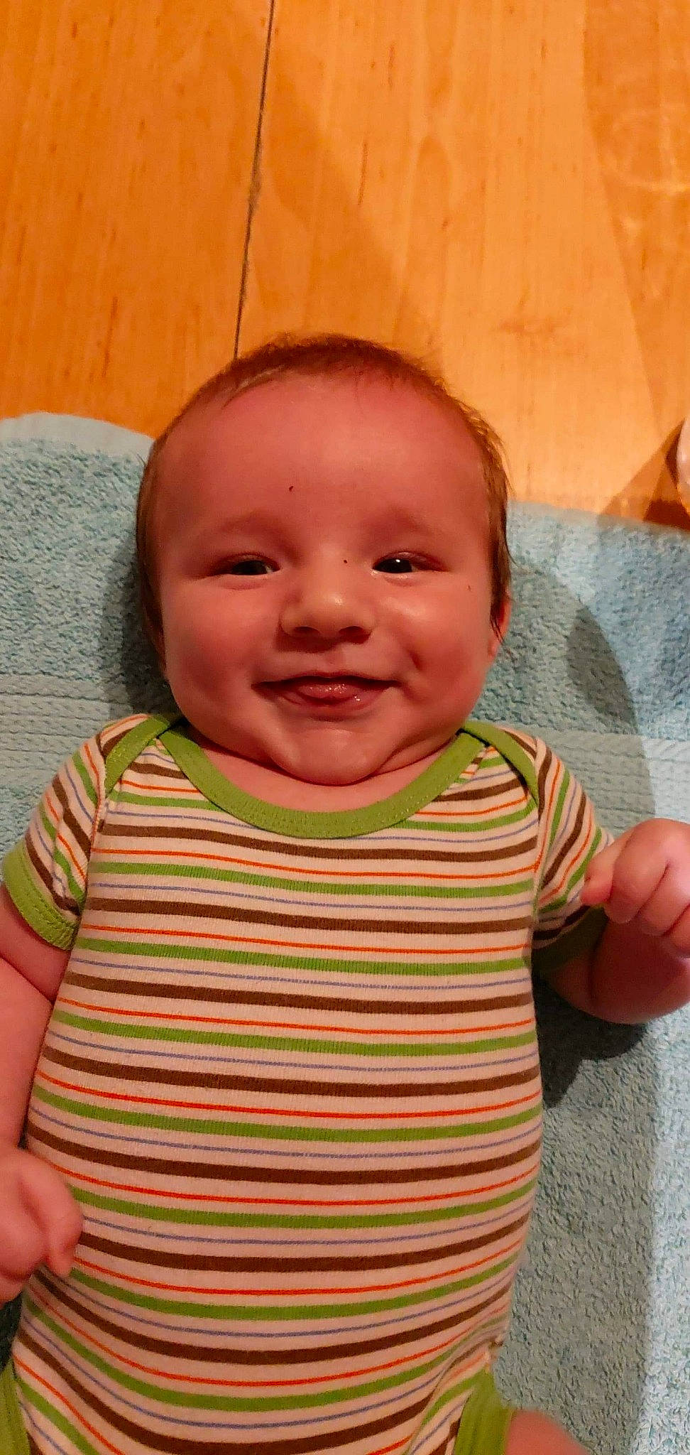 Alexy participe au concours pour gagner de l'argent avec cette photo : baby, baby_toddler_clothing, cheek, chin, eye, eyebrow, face, facial_expression, forehead, hairstyle, head, human, iris, joy, lip, mouth, neck, nose, person, skin