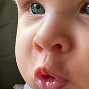 Malo a rejoint le concours — aidez-le/la à gagner de superbes lots ! baby, closeup, face, lips, eyes, skin, expression, child, infant, portrait, cute, young, nose, mouth, reflection, soft, human, person, cheeks, detail