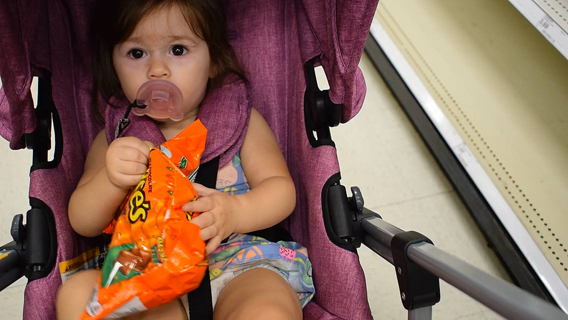 Kya is registered to the contest to win money with this photo: baby, baby_carriage, baby_products, child, eye, finger, leg, person, play, product, sitting, skin, surprise, toddler