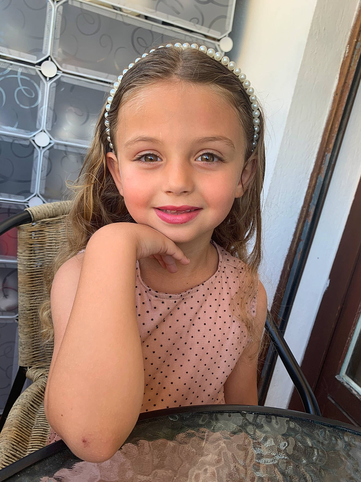 Milla participe au concours pour gagner de l'argent avec cette photo : beauty, black_hair, blond, cheek, chin, dress, eyebrow, eyelash, flash_photography, flooring, fun, hairstyle, happy, iris, jewellery, joy, long_hair, people, person, skin