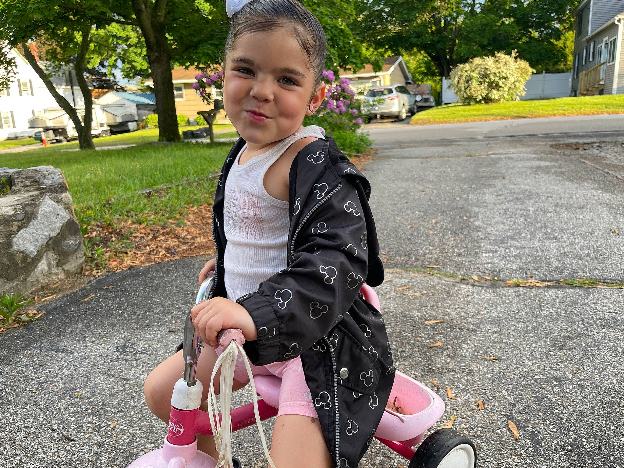 Leylani is registered to the contest to win money with this photo: asphalt, baby, baby_toddler_clothing, car, fun, grass, happy, human_leg, joy, leisure, person, pink, plant, public_space, recreation, smile, street_fashion, thigh, toddler, tree