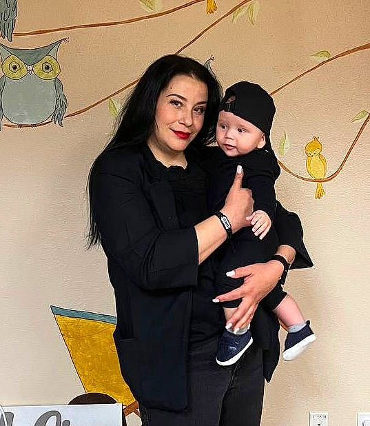 David joined the competition — help win amazing prizes! art, bag, belt, event, fashion_accessory, fashion_design, flash_photography, formal_wear, fun, gesture, happy, headwear, jewellery, joy, necklace, pattern, person, product, sleeve, smile