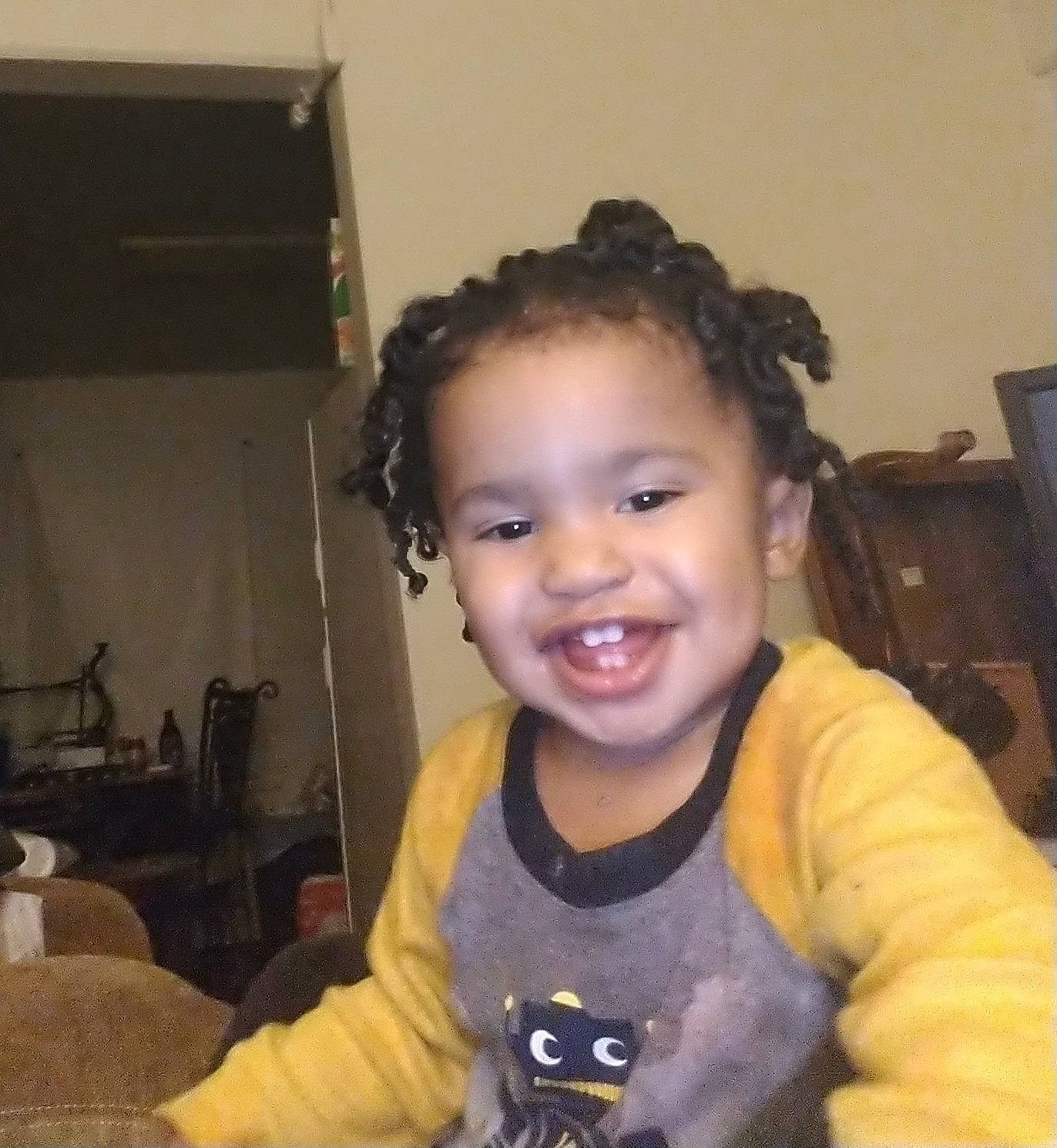 Jamichael is registered to the contest to win money with this photo: audio_equipment, baby_toddler_clothing, chair, cheek, child, ear, eye, eyebrow, face, fun, hair, happy, head, iris, joy, person, sitting, sleeve, smile, t_shirt