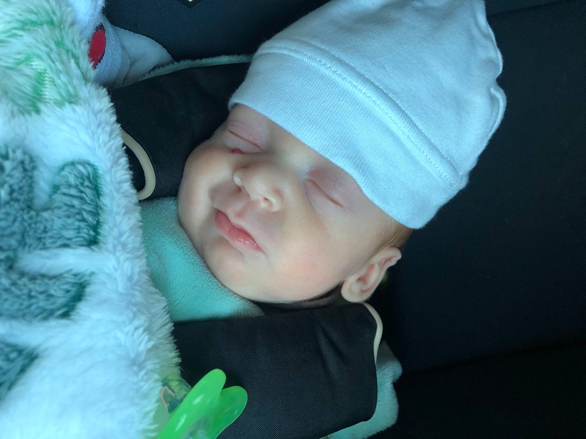 Lewis a rejoint le concours — aidez-le/la à gagner de superbes lots ! baby, baby_toddler_clothing, beanie, bonnet, cap, cheek, child, comfort, fur, fur_clothing, head, headwear, knit_cap, mouth, person, plush, skin, sleeve, stuffed_toy, toddler