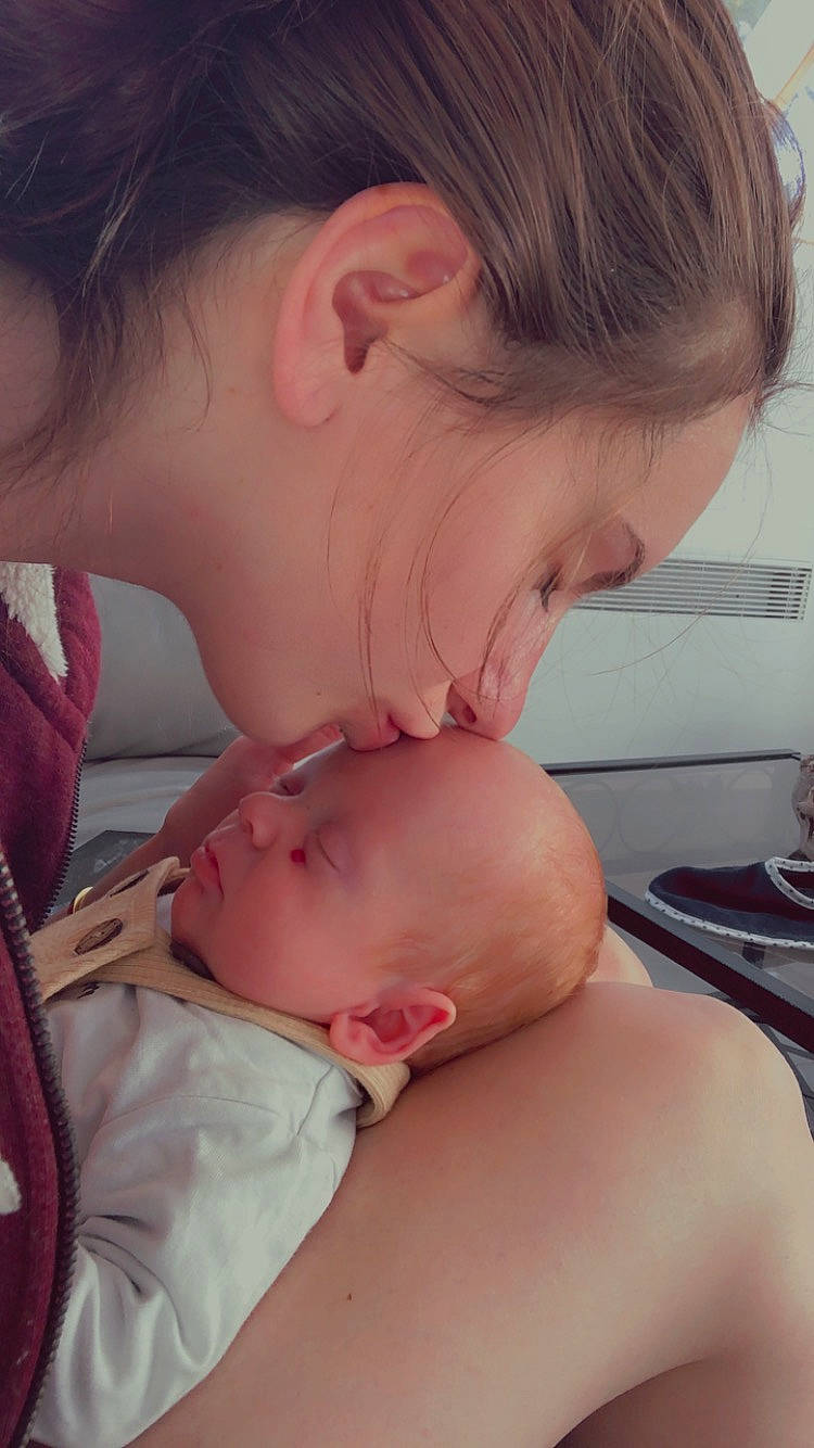 Lewis a rejoint le concours — aidez-le/la à gagner de superbes lots ! baby, cheek, chin, comfort, ear, eyelash, facial_expression, finger, forehead, gesture, hair, jaw, lip, mouth, neck, nose, organ, person, skin, tableware