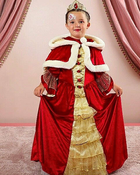 Blanche participe au concours pour gagner de l'argent avec cette photo : costume, costume_design, dress, formal_wear, girl, gown, lady, material, outerwear, person, robe, textile, tradition