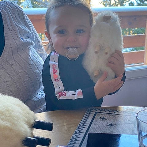 Paloma participe au concours pour gagner de l'argent avec cette photo : baby, black, blue, comfort, companion_dog, finger, fun, hand, happy, nose, office_equipment, person, photograph, skin, smile, snapshot, tableware, thumb, toddler, toy