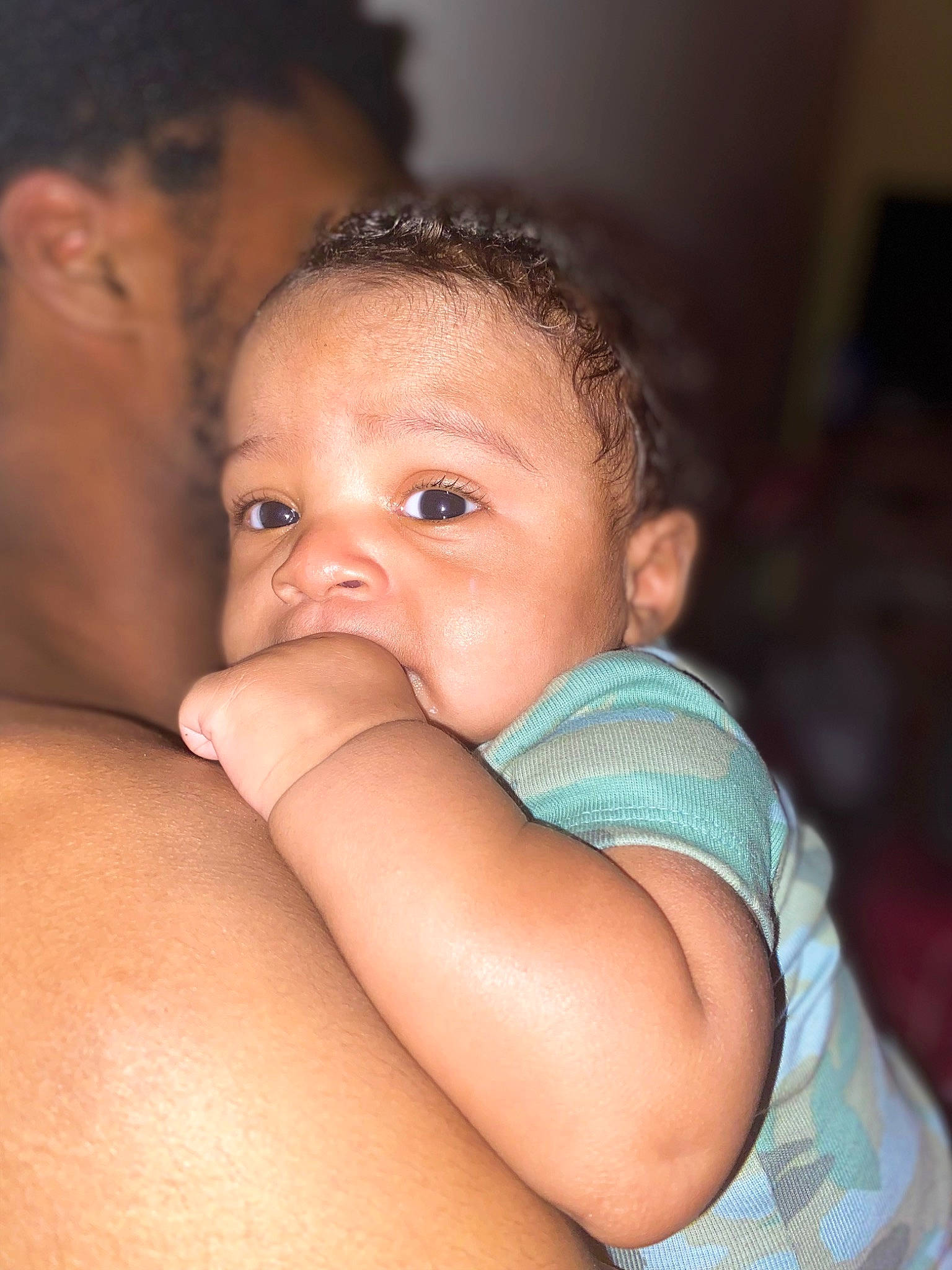 Legend is registered to the contest to win money with this photo: arm, cheek, comfort, elbow, eye, eyebrow, eyelash, flash_photography, gesture, hand, happy, human_body, iris, joint, lip, mouth, neck, nose, person, shoulder