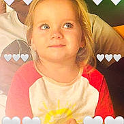 Anna a rejoint le concours — aidez-le/la à gagner de superbes lots ! child, toddler, person, face, smile, red_shirt, white_shirt, blond_hair, portrait, indoor, adult, hand, emojis, heart_emoji, casual_clothing, cute, happy, family, love, bright_eyes