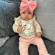 Lydia a rejoint le concours — aidez-le/la à gagner de superbes lots ! baby, infant, pink_clothing, headwrap, bow, winnie_the_pooh, shirt, pants, sock, couch, pillow, texture, seated, indoors, child, cute, portrait, young, cozy, comfortable