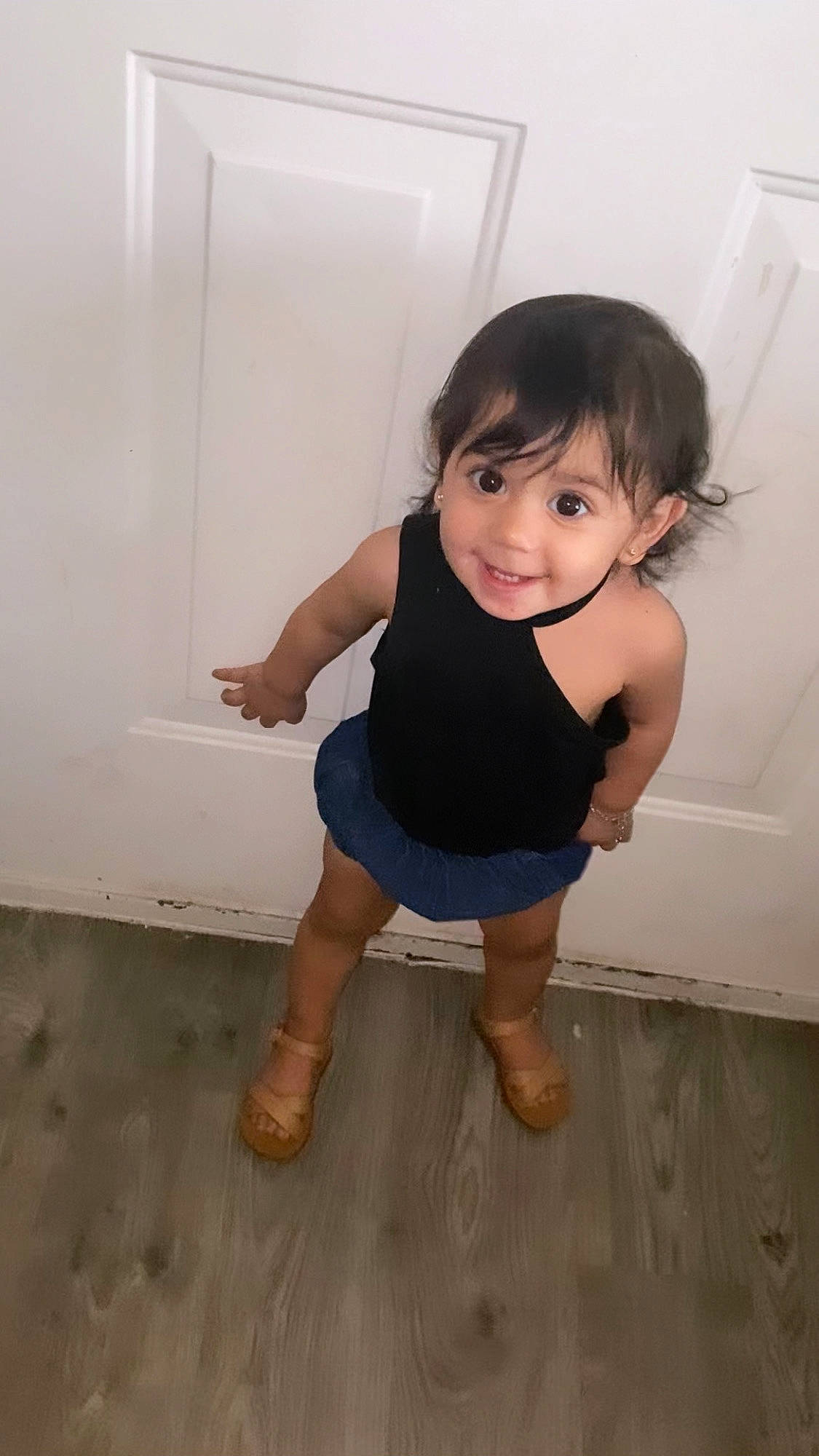 Rosalina is registered to the contest to win money with this photo: arm, baby_toddler_clothing, elbow, flash_photography, floor, flooring, foot, hand, happy, hardwood, human_leg, joy, knee, leg, person, skin, sleeve, smile, thigh, toddler