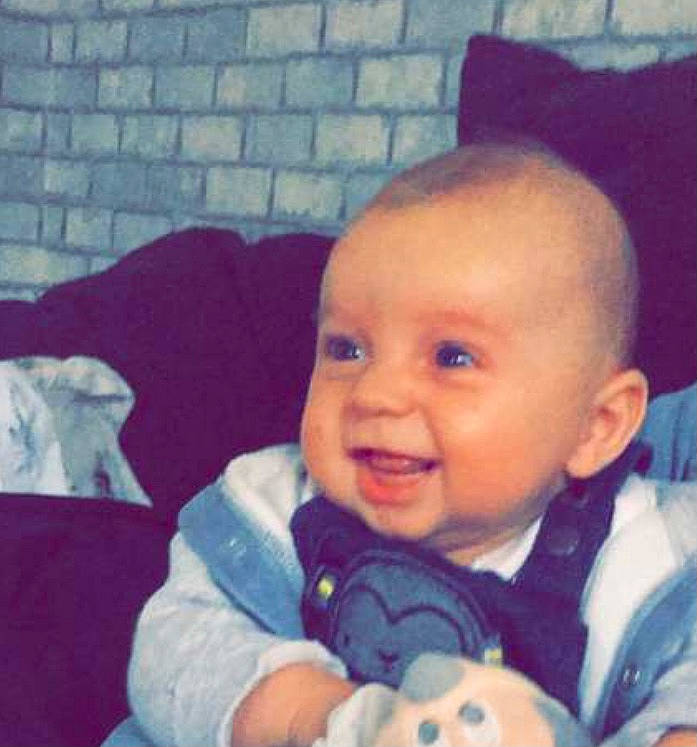 Giovanni participe au concours pour gagner de l'argent avec cette photo : arm, baby_toddler_clothing, black, cheek, clothing, cloud, comfort, ear, eye, forehead, head, human_body, lip, mouth, nose, person, purple, skin, sleeve, smile