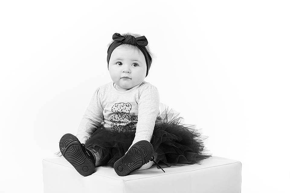 Kelya a rejoint le concours — aidez-le/la à gagner de superbes lots ! baby, black, black_and_white, child, child_model, fur, happy, monochrome, monochrome_photography, person, photo_shoot, photograph, photography, portrait, portrait_photography, sitting, smile, stock_photography, style, toddler