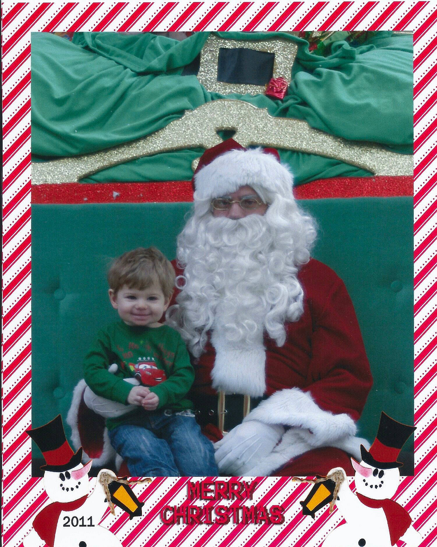 Erik is registered to the contest to win money with this photo: christmas, christmas_eve, facial_hair, fictional_character, holiday, holiday_ornament, joy, person, present, santa_claus