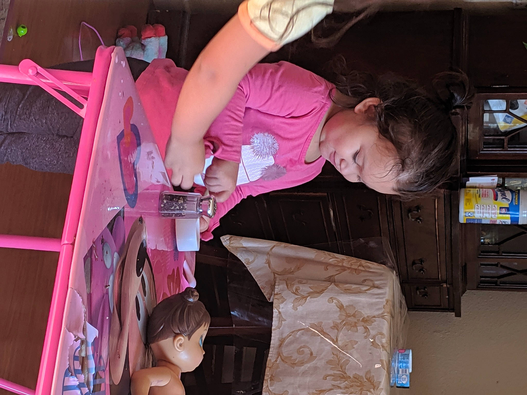 Georgina is registered to the contest to win money with this photo: person, pink