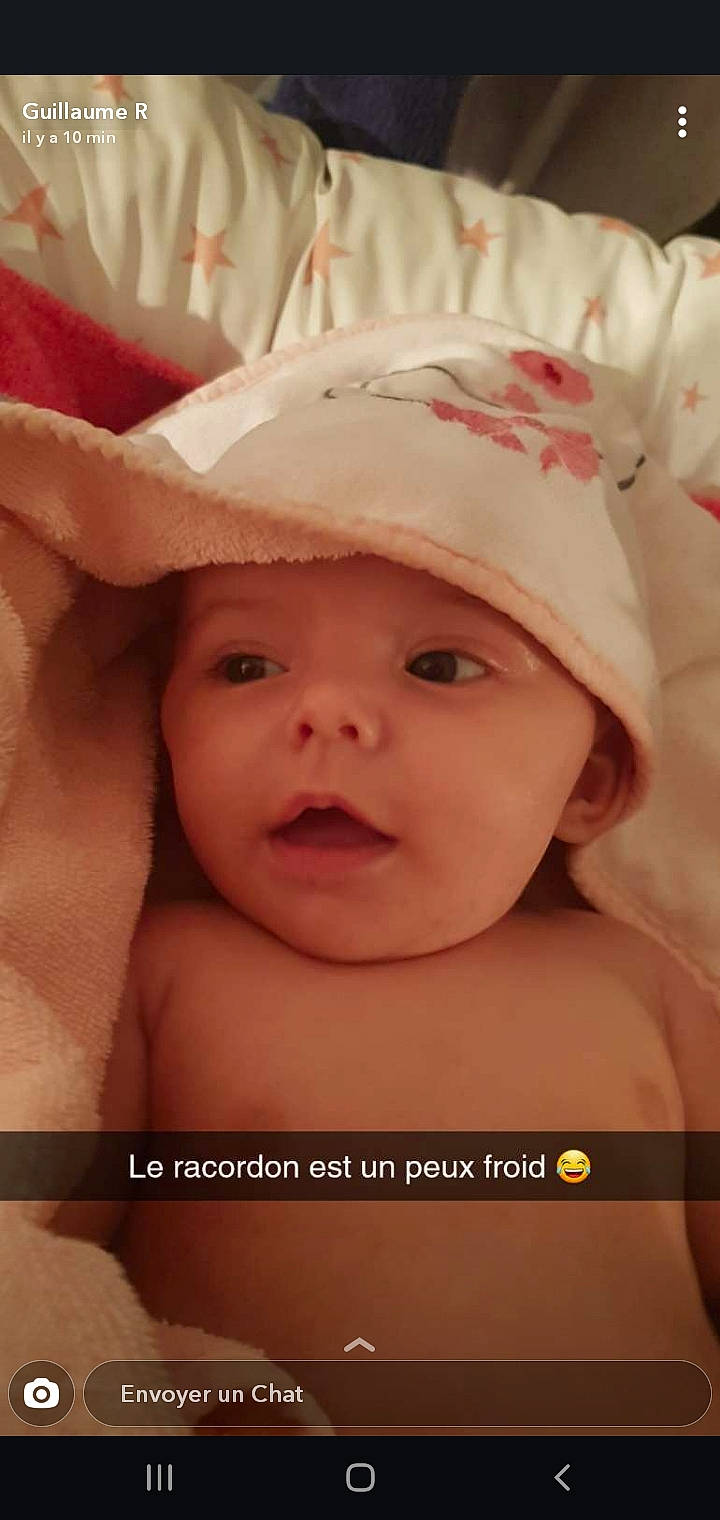 Léonie a rejoint le concours — aidez-le/la à gagner de superbes lots ! baby, baby_making_funny_faces, cheek, child, face, head, headgear, headwear, lip, mouth, nose, person, photo_caption, photography, skin, smile, toddler