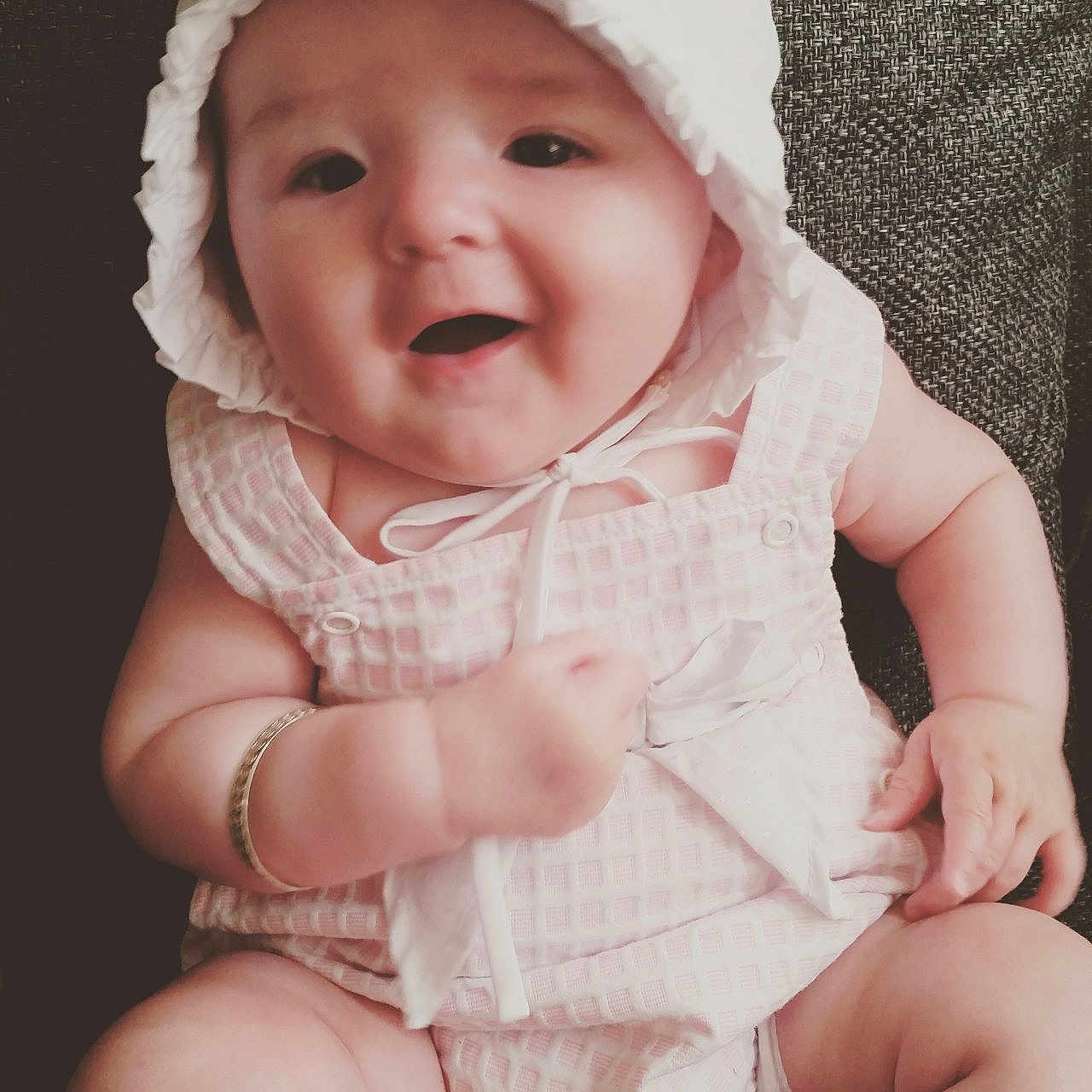 Arrow is registered to the contest to win money with this photo: