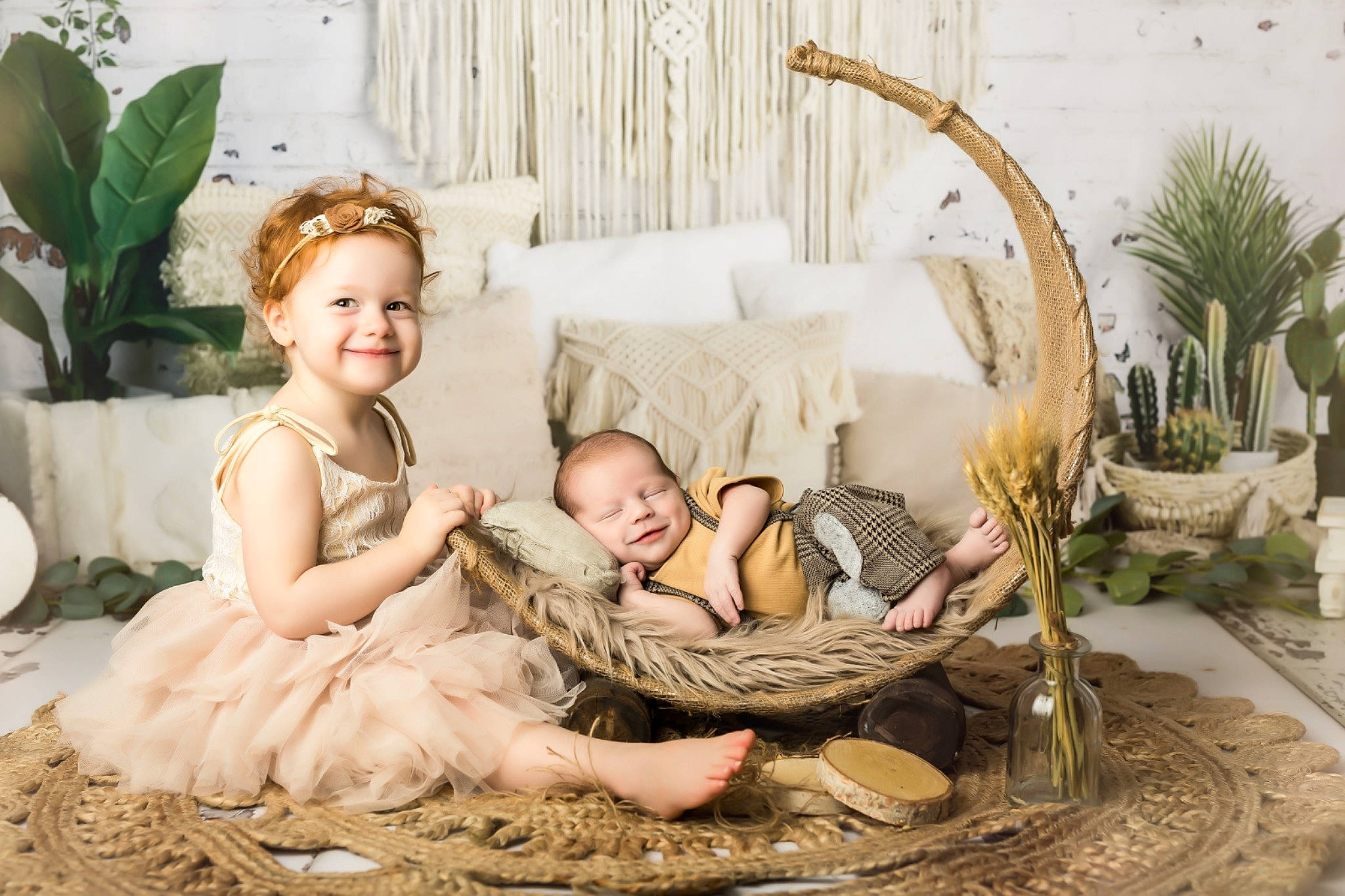 Ilyanna participe au concours pour gagner de l'argent avec cette photo : baby, basket, child, comfort, event, eye, flash_photography, fun, grass, happy, headpiece, joy, linens, person, picture_frame, plant, room, sitting, smile, toddler