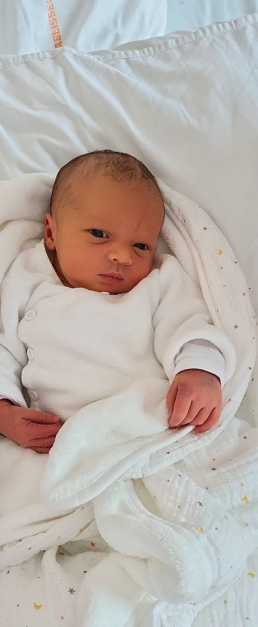 Yannis participe au concours pour gagner de l'argent avec cette photo : baby, baby_sleeping, baby_toddler_clothing, bedding, bedtime, cheek, child, comfort, eye, eyebrow, fur, head, linens, lip, nose, person, portrait_photography, skin, sleeve, textile