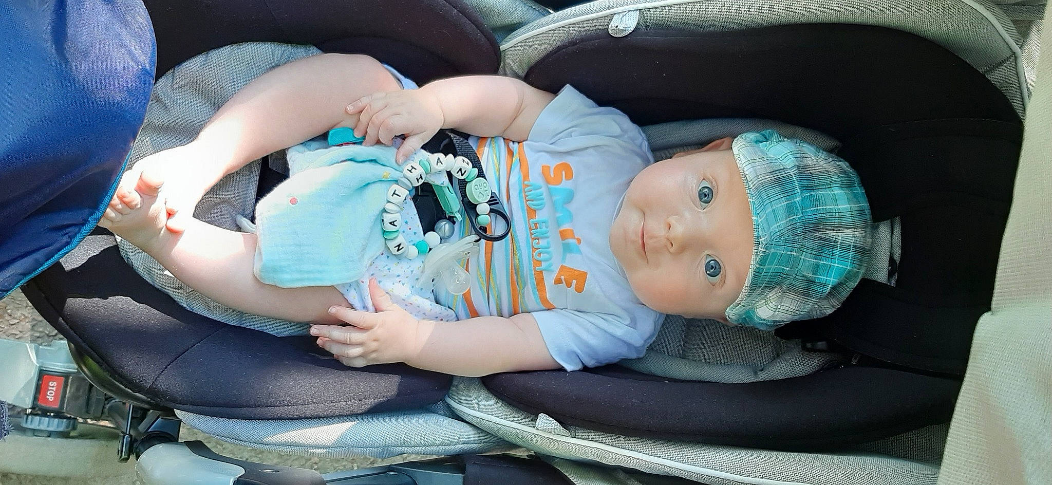 Nathan a rejoint le concours — aidez-le/la à gagner de superbes lots ! baby, baby_carriage, baby_in_car_seat, baby_products, birth, car_seat, car_seat_cover, child, family_car, headwear, person, product, toddler