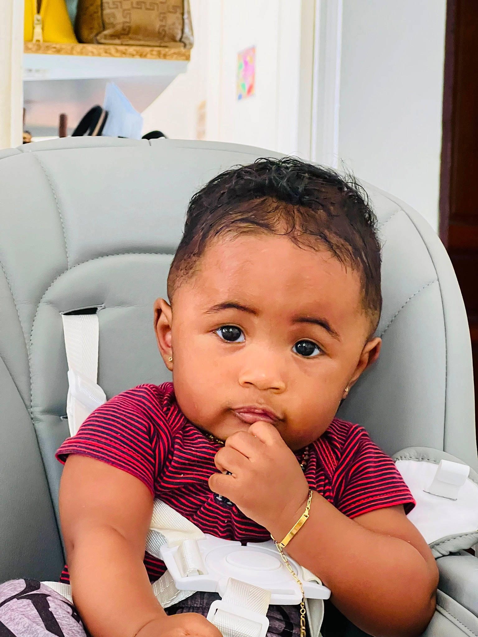 Wyatt a rejoint le concours — aidez-le/la à gagner de superbes lots ! baby, baby_toddler_clothing, cheek, child, chin, comfort, eye, eyelash, fun, gesture, happy, lip, mouth, nail, nose, person, room, sitting, skin, thumb