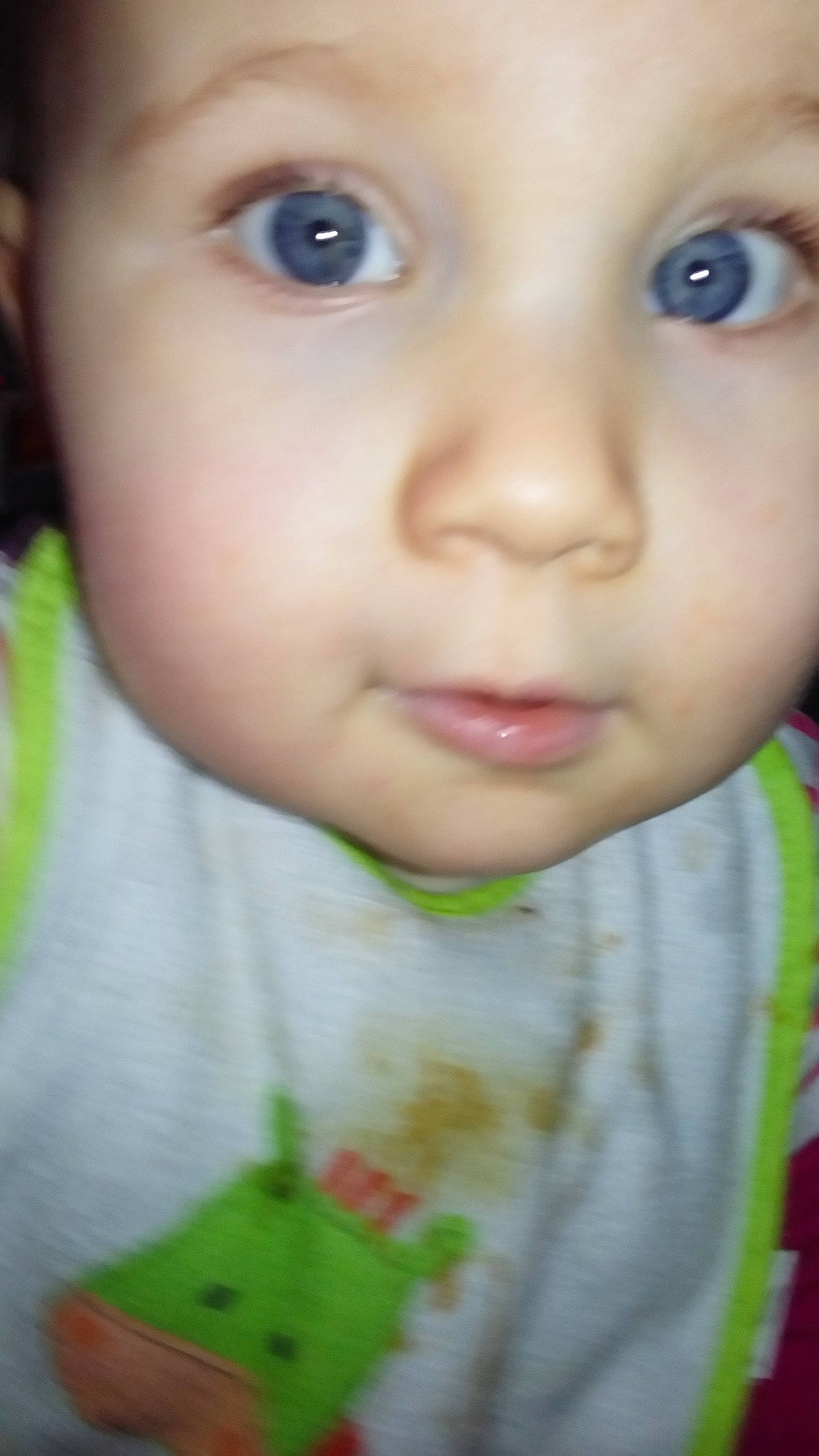 Gwenaëlle participe au concours pour gagner de l'argent avec cette photo : cheek, child, chin, close_up, eye, eyebrow, eyelash, face, forehead, girl, head, human_hair_color, infant, iris, lip, mouth, nose, person, skin, smile