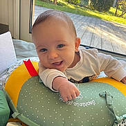 Jules a rejoint le concours — aidez-le/la à gagner de superbes lots ! baby, child, clothing, cushion, cute, face, garden, glass_door, greenery, hand, happy, indoor, infant, polka_dot, portrait, smiling, sunlight, toddler, toy, window