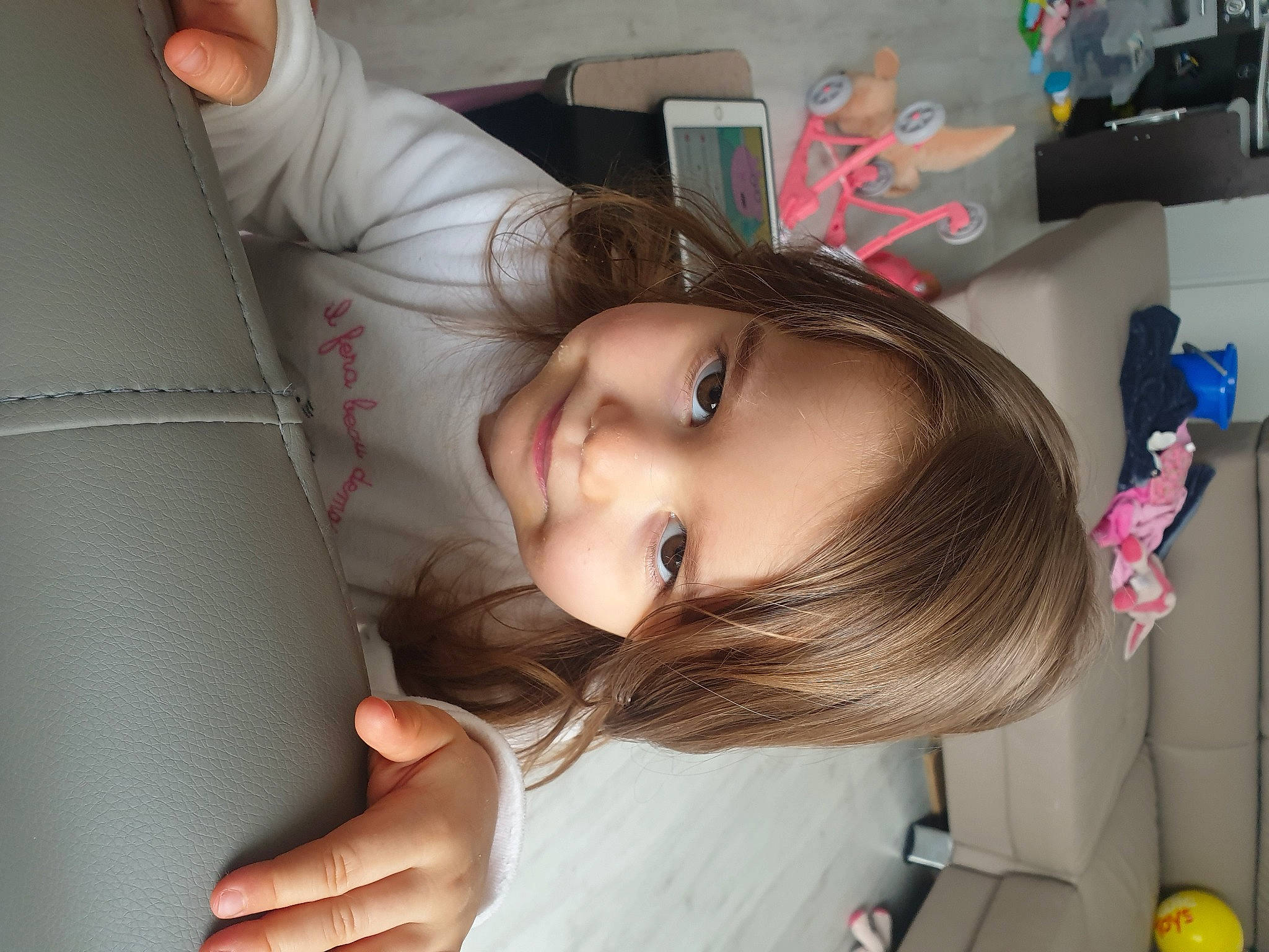 Lena a rejoint le concours — aidez-le/la à gagner de superbes lots ! arm, beauty, brown_hair, cheek, child, ear, eyelash, finger, hair, hair_coloring, hand, joy, lip, long_hair, material_property, mouth, nail, neck, nose, person