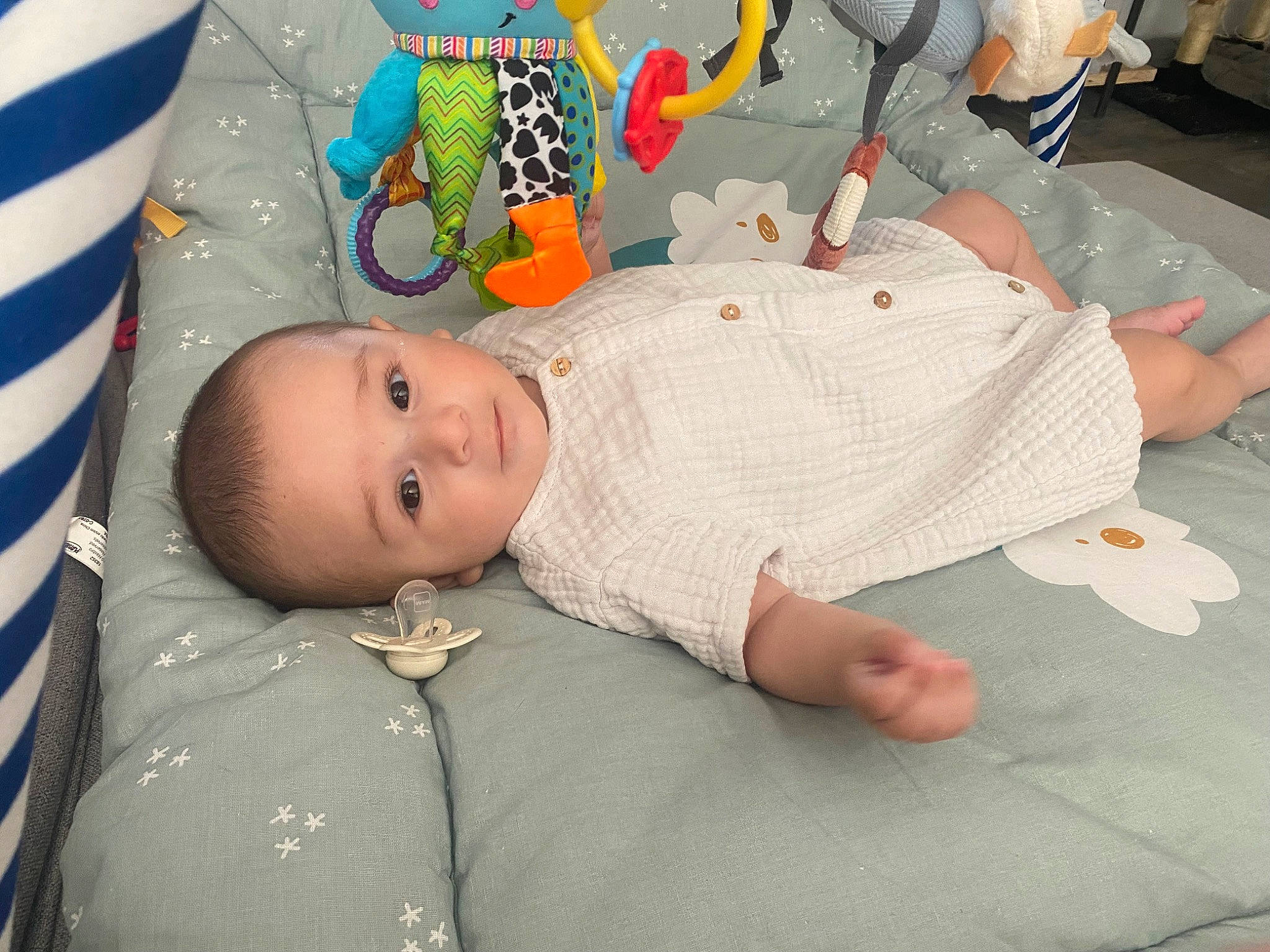 Livio participe au concours pour gagner de l'argent avec cette photo : baby, baby_products, baby_safety, baby_sleeping, baby_toddler_clothing, bed, bed_sheet, bedding, bedtime, blanket, child, comfort, linens, nap, person, room, sleep, smile, toddler