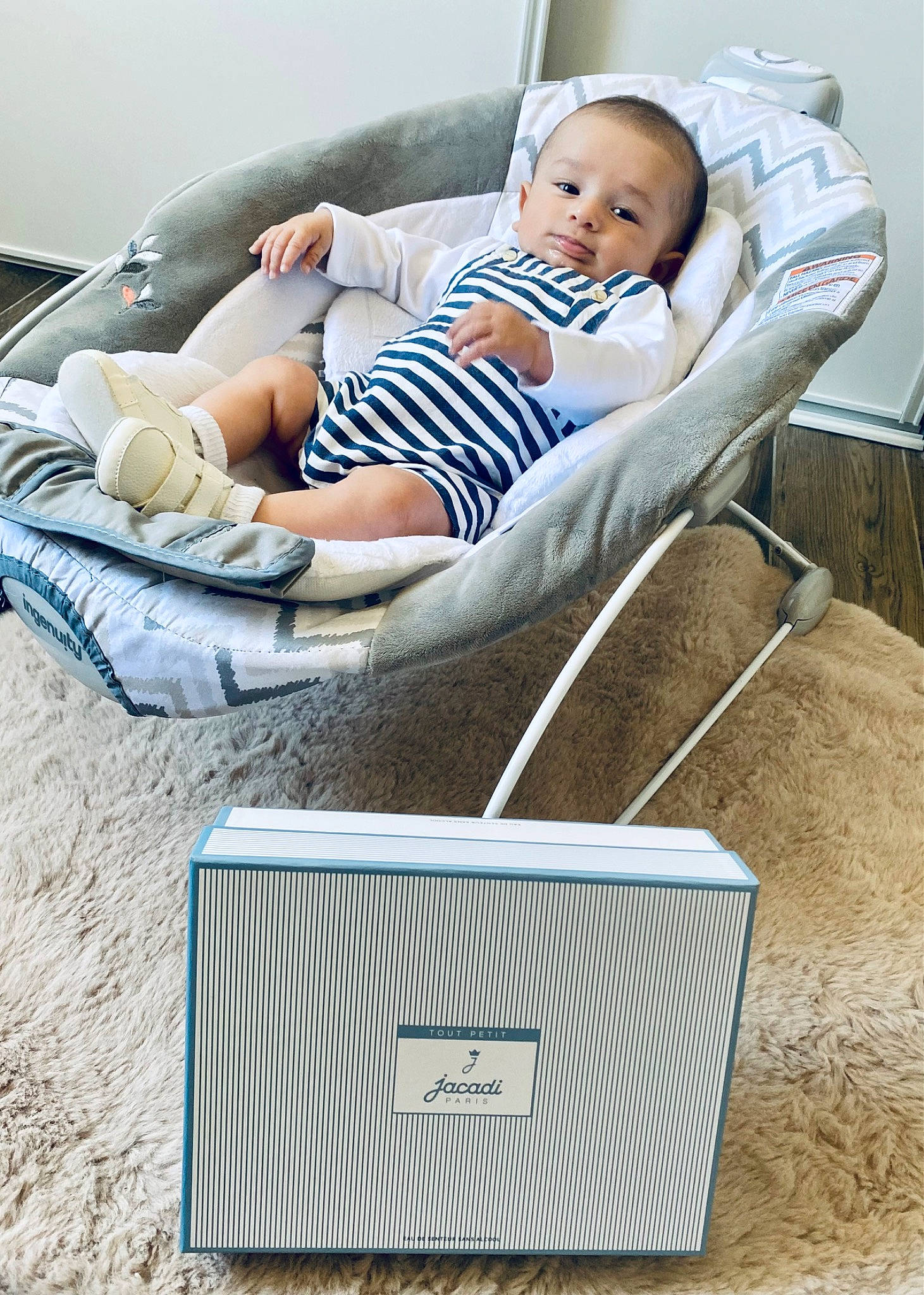 Livio participe au concours pour gagner de l'argent avec cette photo : audio_equipment, baby, baby_safety, baby_toddler_clothing, child, comfort, couch, electric_blue, flooring, gadget, grass, knee, leisure, linens, person, photograph, product, room, sitting, toddler