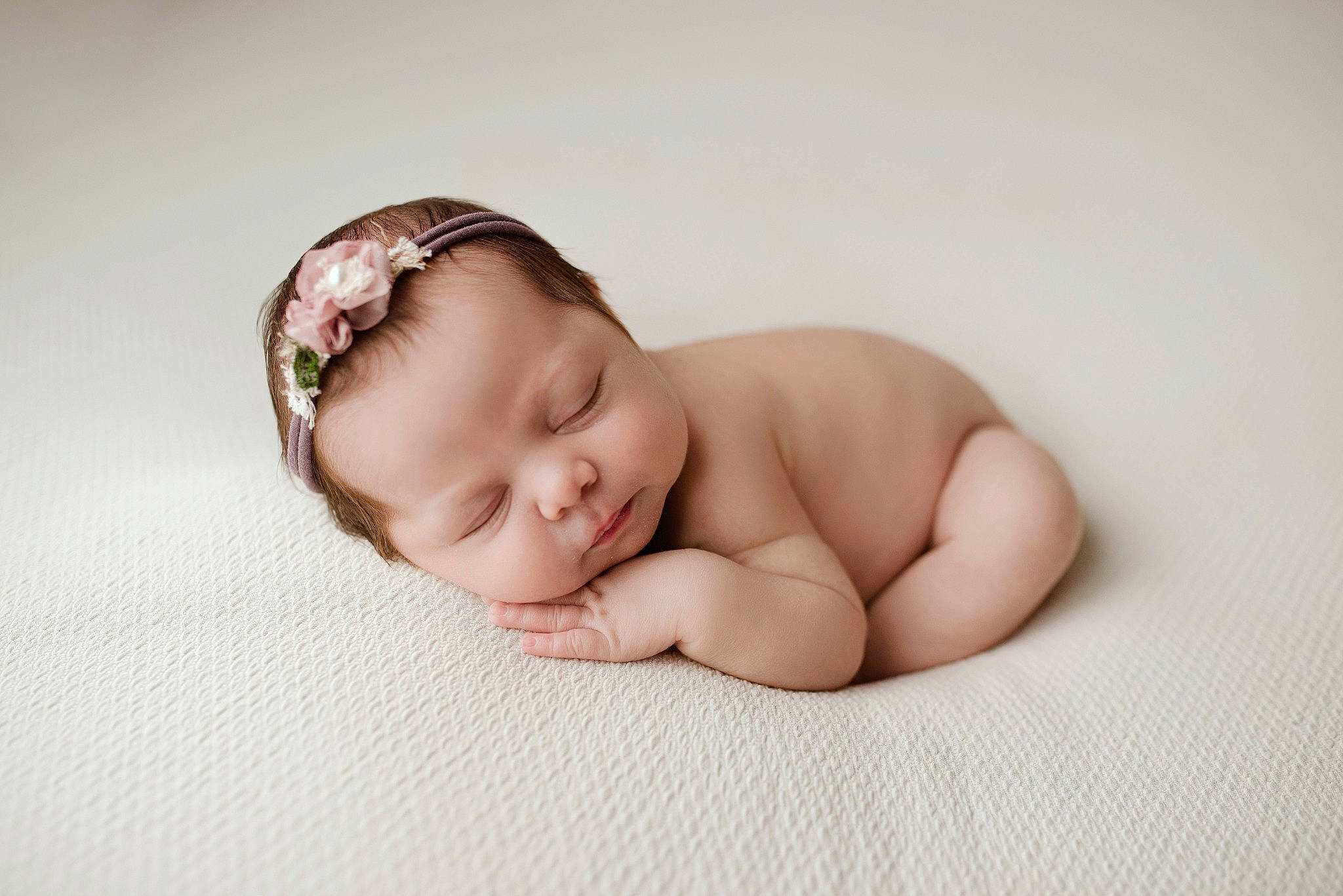 Elia participe au concours pour gagner de l'argent avec cette photo : baby, baby_toddler_clothing, cheek, child, comfort, eyelash, fashion_accessory, flash_photography, grass, happy, headband, headpiece, jewellery, linens, pattern, person, photo_shoot, portrait_photography, sitting, toddler