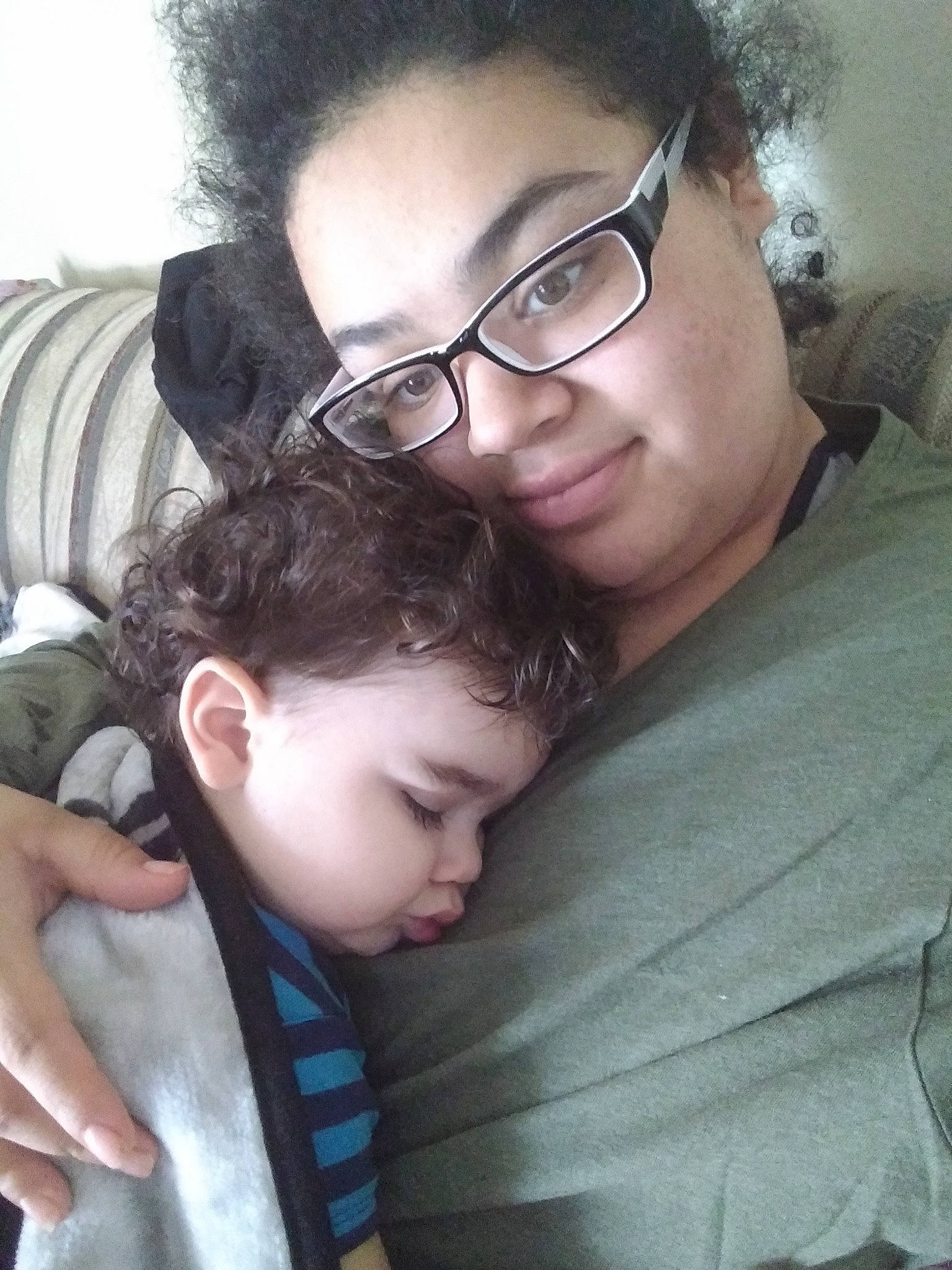 Marcelo is registered to the contest to win money with this photo: cheek, child, cool, ear, eyebrow, eyewear, forehead, girl, glasses, mother, nose, person, product, selfie, vision_care