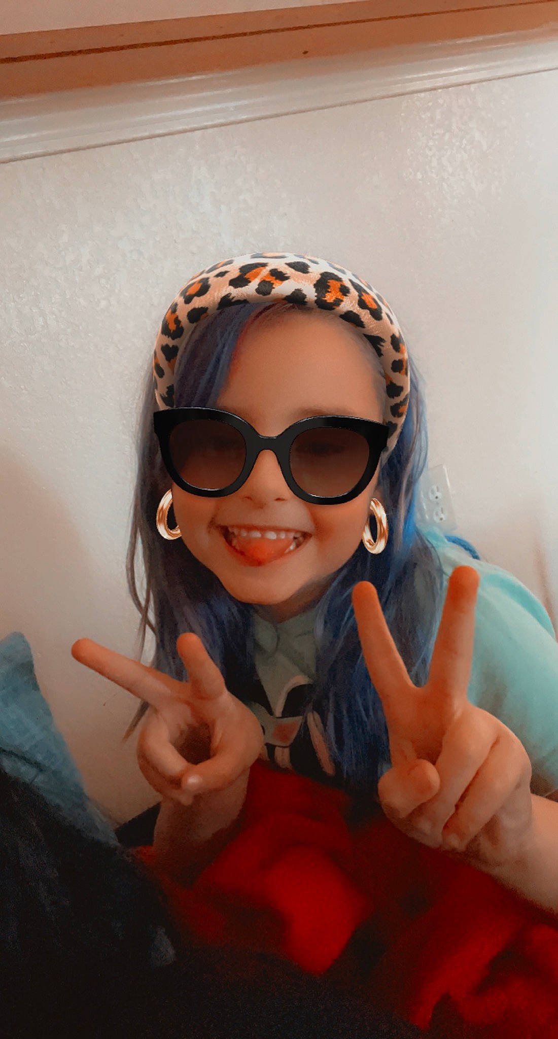 Sierra is registered to the contest to win money with this photo: eyebrow, eyelash, eyewear, finger, flash_photography, gesture, glasses, goggles, hairstyle, hand, happy, head, joy, lip, mouth, neck, person, skin, smile, sunglasses