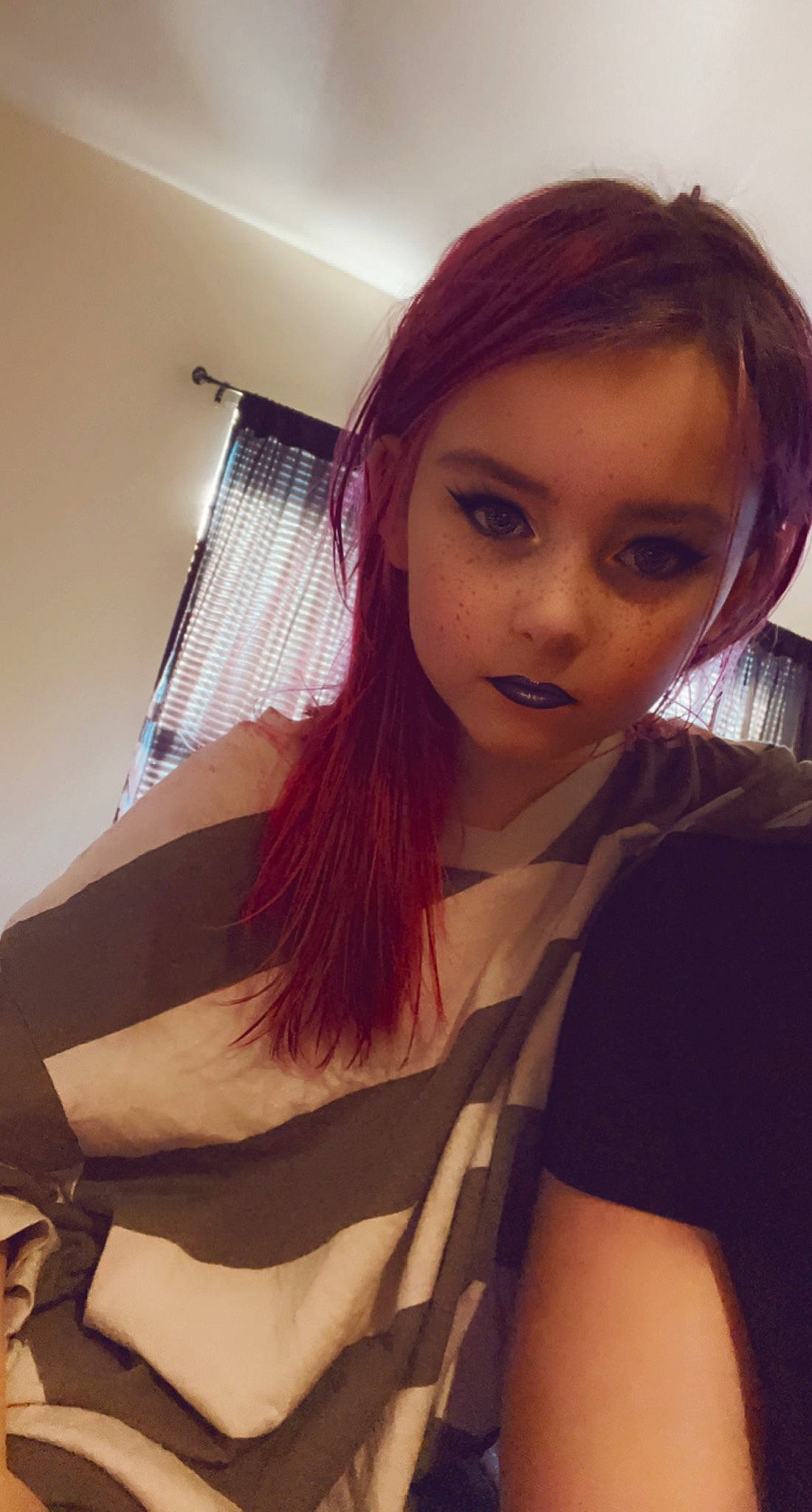 Sierra is registered to the contest to win money with this photo: bangs, black_hair, chin, cool, elbow, eyebrow, eyelash, eyewear, hair, joint, layered_hair, lip, neck, person, shoulder, skin, sleeve, thigh, trunk, waist