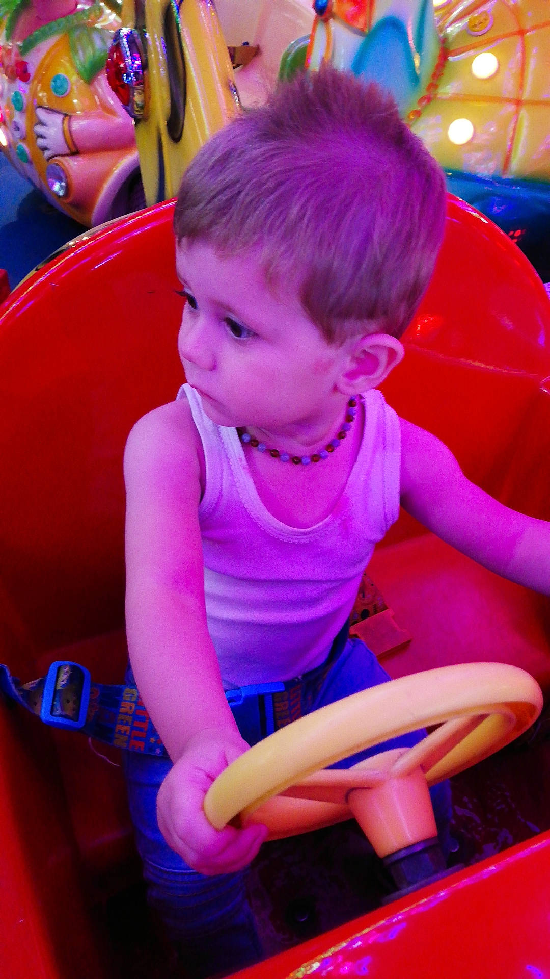 Kenzo participe au concours pour gagner de l'argent avec cette photo : child, fun, games, leisure, magenta, person, pink, play, purple, recreation, red, skin, smile, toddler, violet, yellow