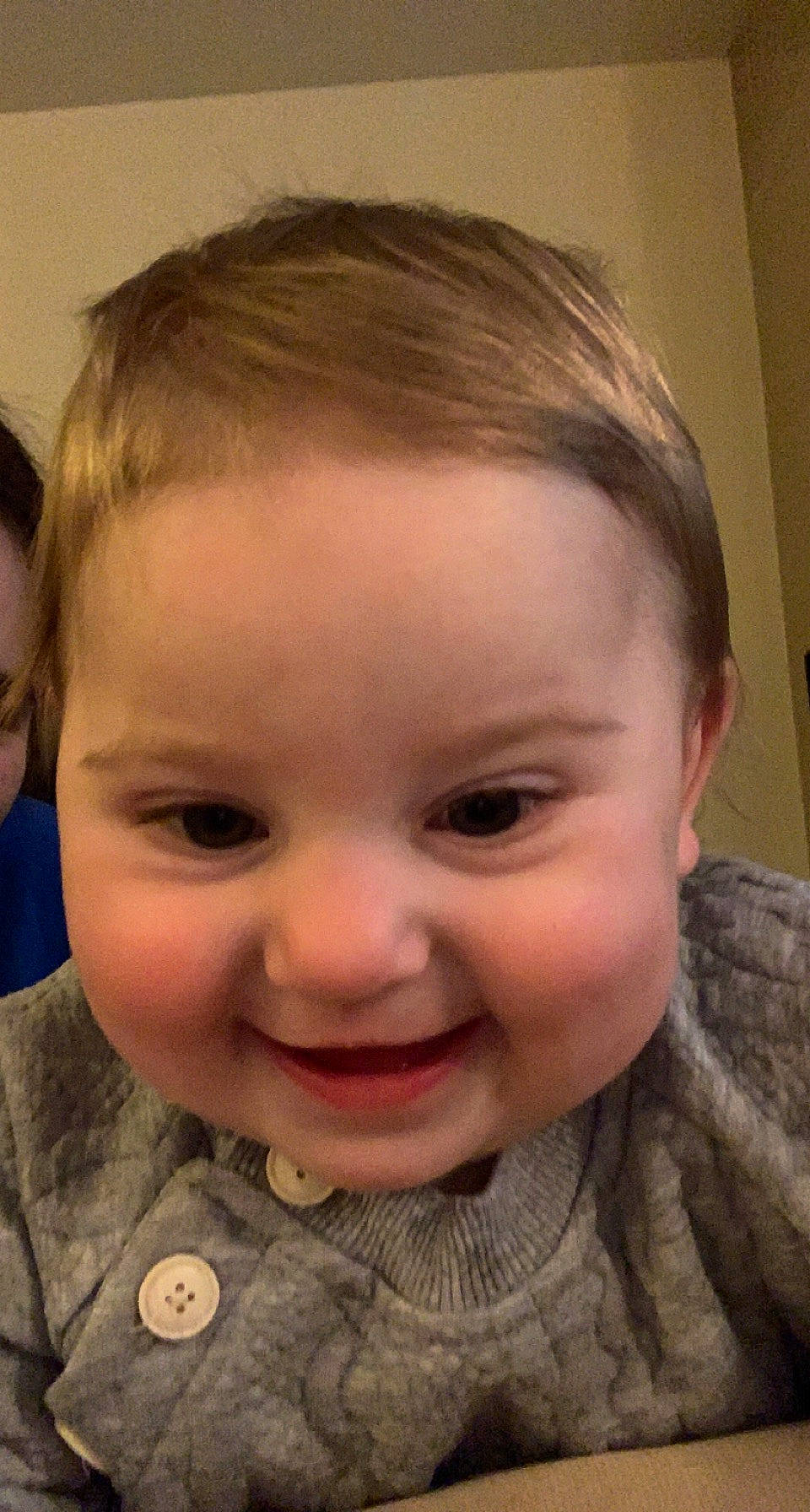 Elisabeth is registered to the contest to win money with this photo: cheek, chin, ear, eyebrow, eyelash, facial_expression, forehead, gesture, hair, head, iris, jaw, joy, lip, mouth, neck, nose, person, skin, sleeve