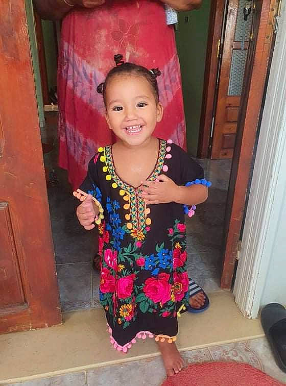 Meryem a rejoint le concours — aidez-le/la à gagner de superbes lots ! baby, baby_toddler_clothing, cheek, child, chin, door, dress, face, hairstyle, happy, iris, joy, magenta, person, pink, skin, sleeve, smile, standing, t_shirt