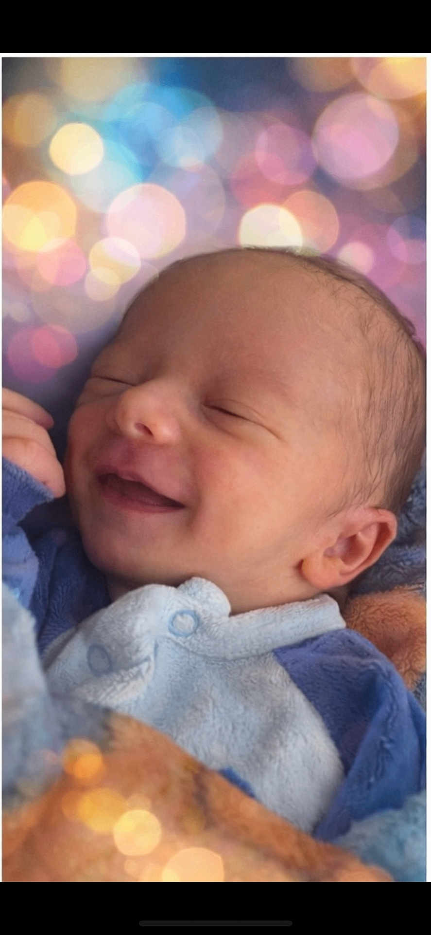 Eynoan participe au concours pour gagner de l'argent avec cette photo : newborn, baby, smiling, sleeping, blanket, soft, cozy, portrait, infant, cute, face, head, child, human, warm, comfort, blue_clothing, peaceful, closeup, bokeh_background